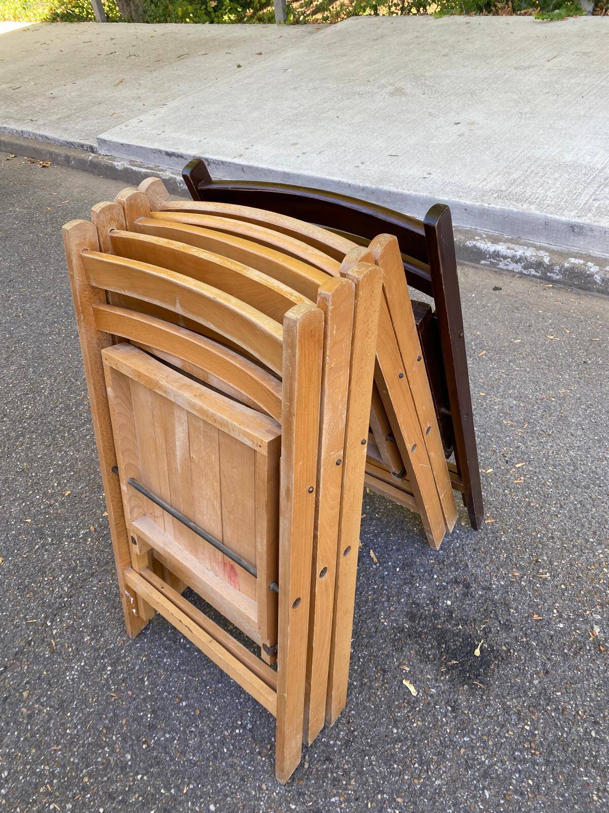 Set of 6 vintage folding chairs in solid wood, bistro/Scandinavian style.