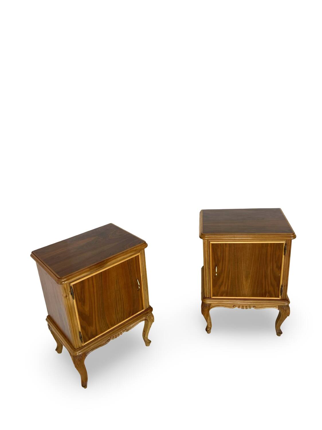 Tables de chevet italiennes en placage de noyer du milieu du siècle, années 1960.