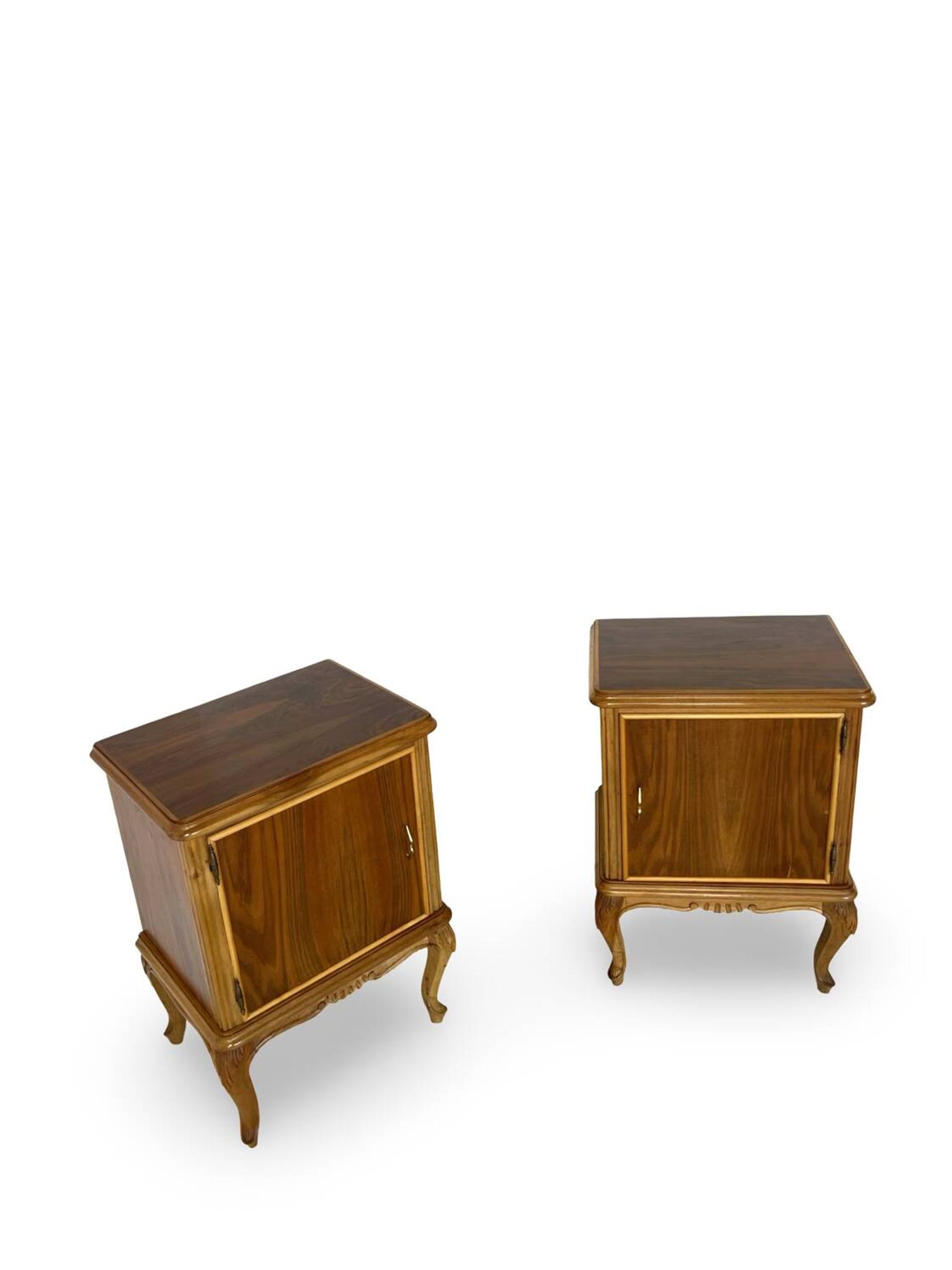 Tables de chevet italiennes en placage de noyer du milieu du siècle, années 1960.