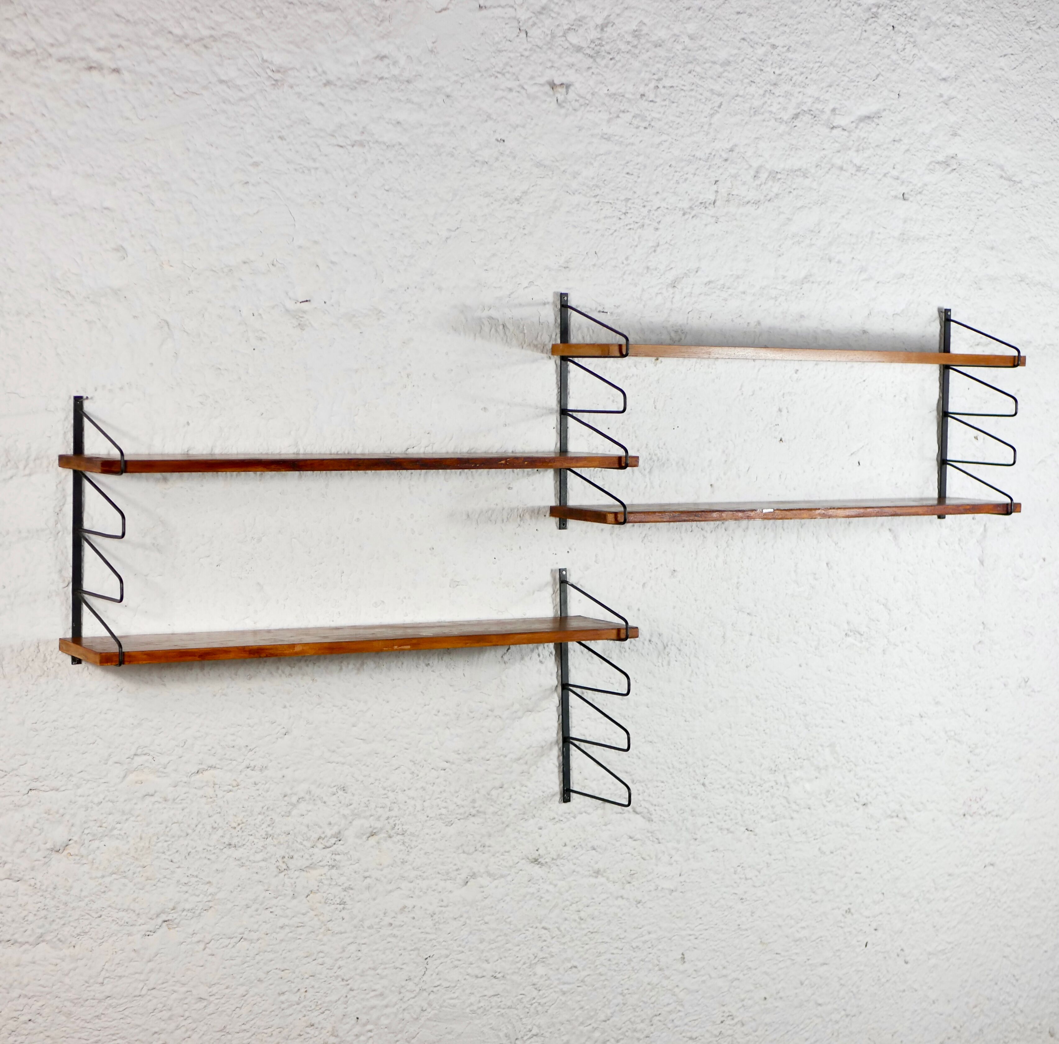 Set of modular shelves String style