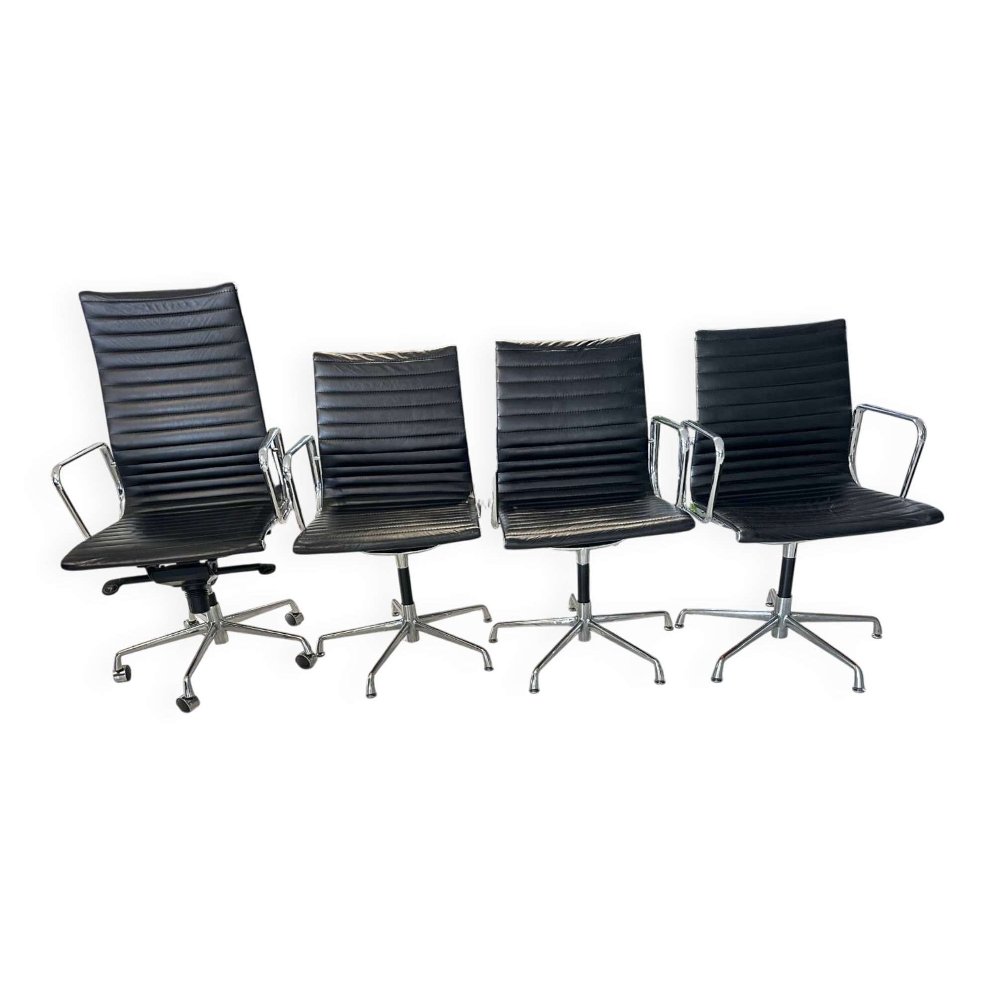 Ensemble de 4 Fauteuils cuir Charles & Ray Eames 1980
