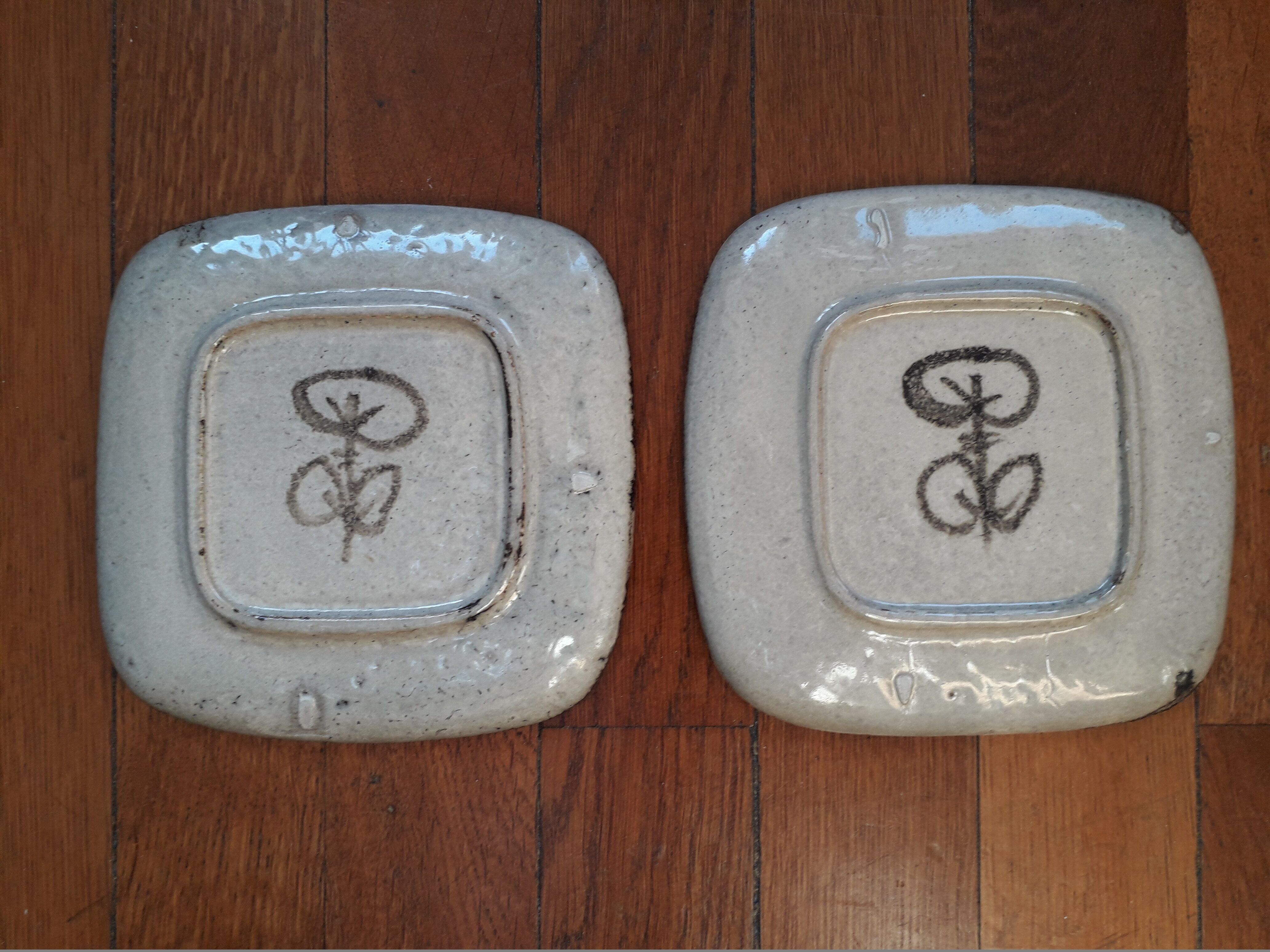 Set of 2 Vallauris plates signed by Gustave Reynaud