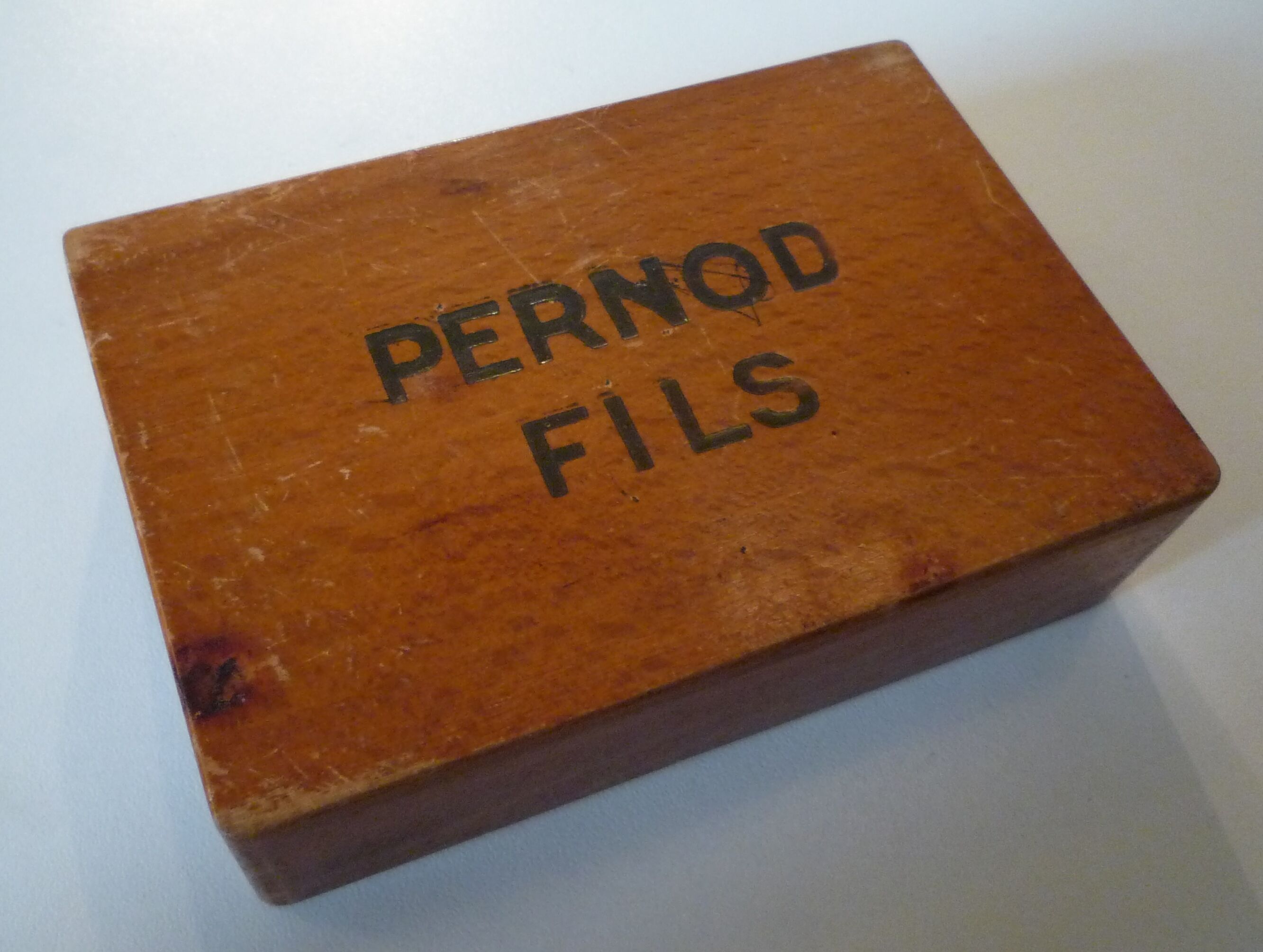 Card game "Pernod Sons" in its wooden box. Old advertising object