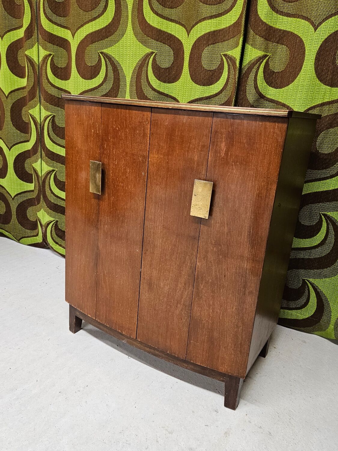 Vintage furniture 2 doors art deco