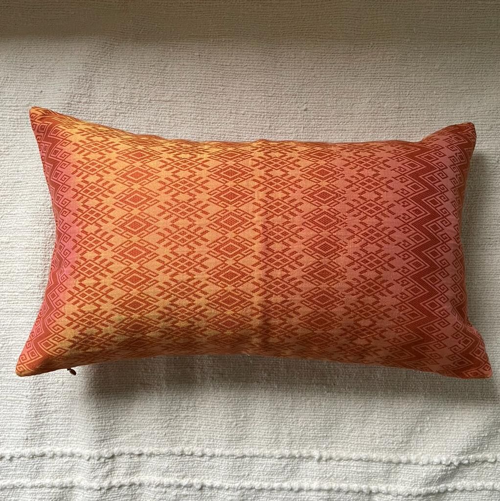 Glossy orange Kachin cushion 30x50 cm