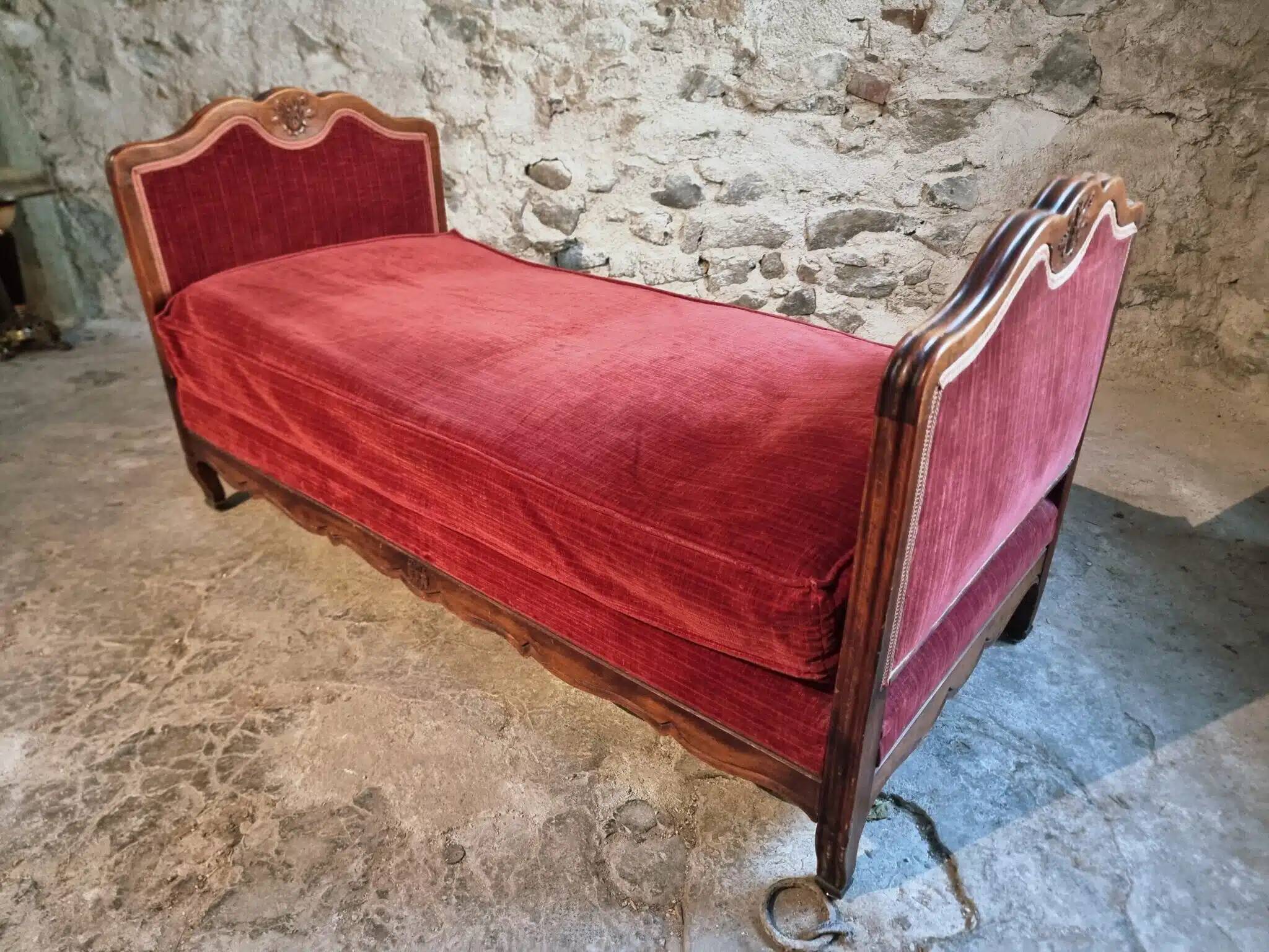 Antique French Louis XV style daybed – single bed – adjustable leg – beech frame – circa 1880–1920