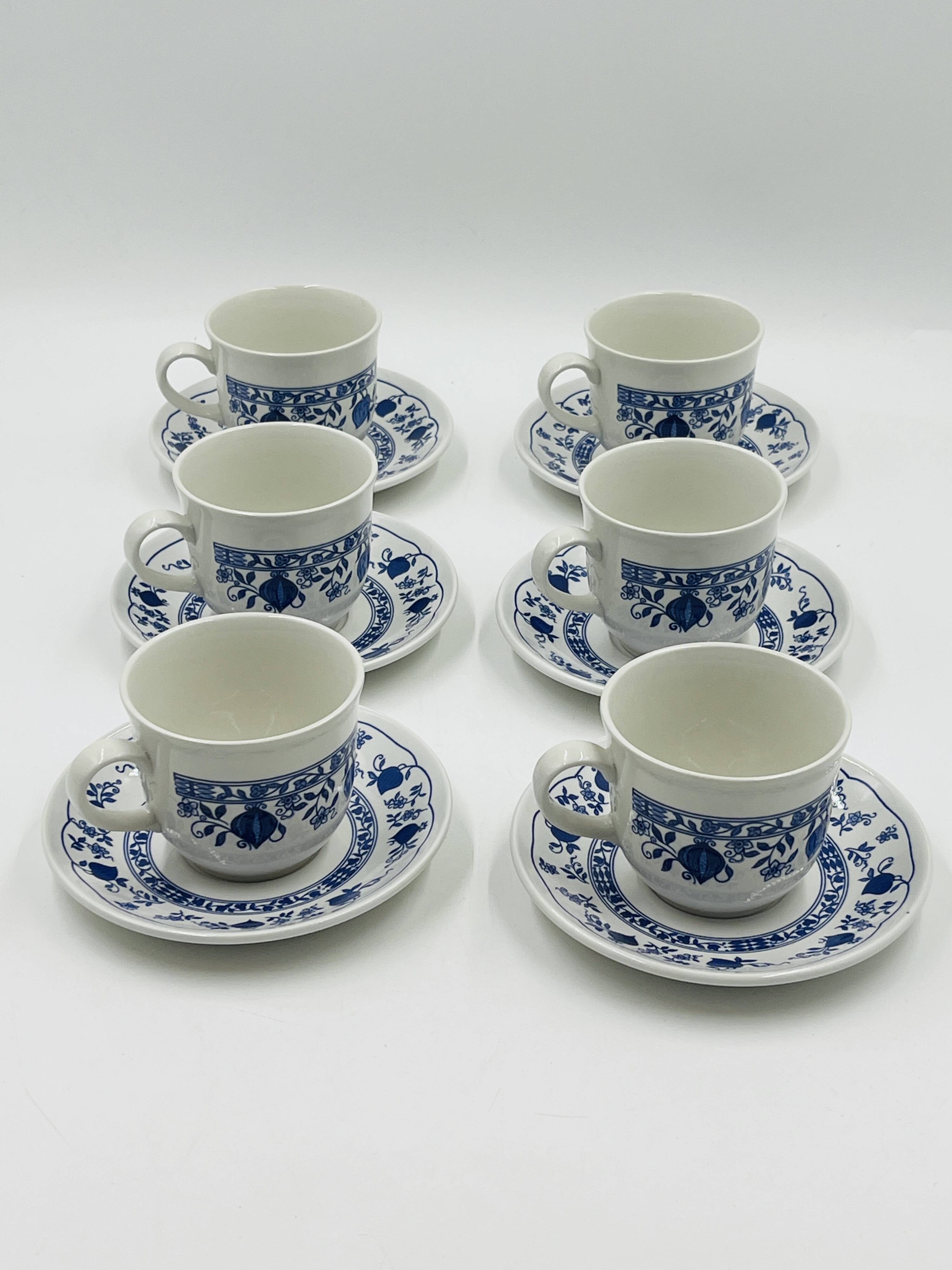 Set of 6 cups and saucers Biltons England Blue Onion design