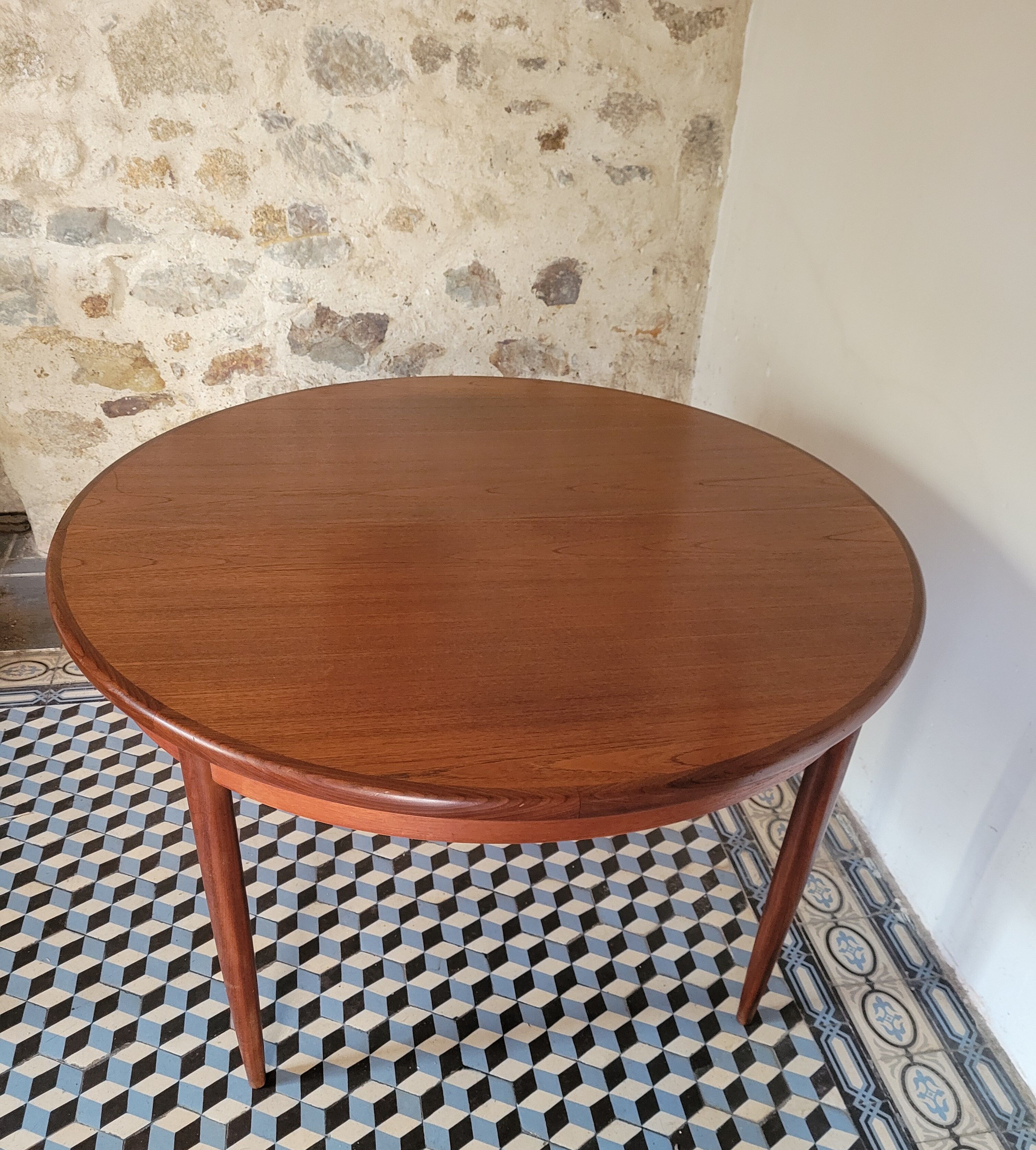 Extendable teak table by Victor Wilkins, G-Plan