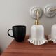 Paire d’appliques murales en opaline blanche
