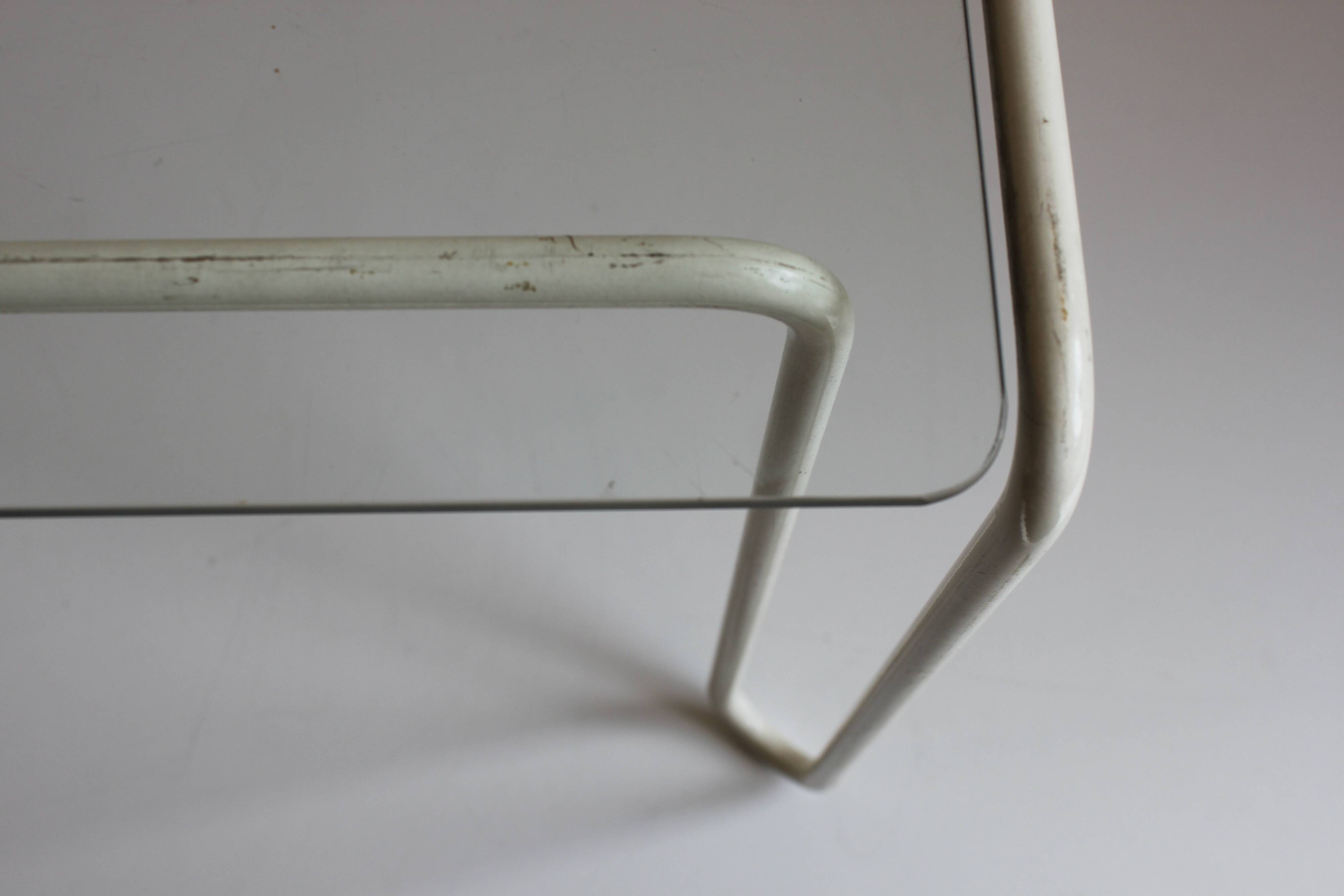 Table basse vintage à structure en métal courbé, 1960