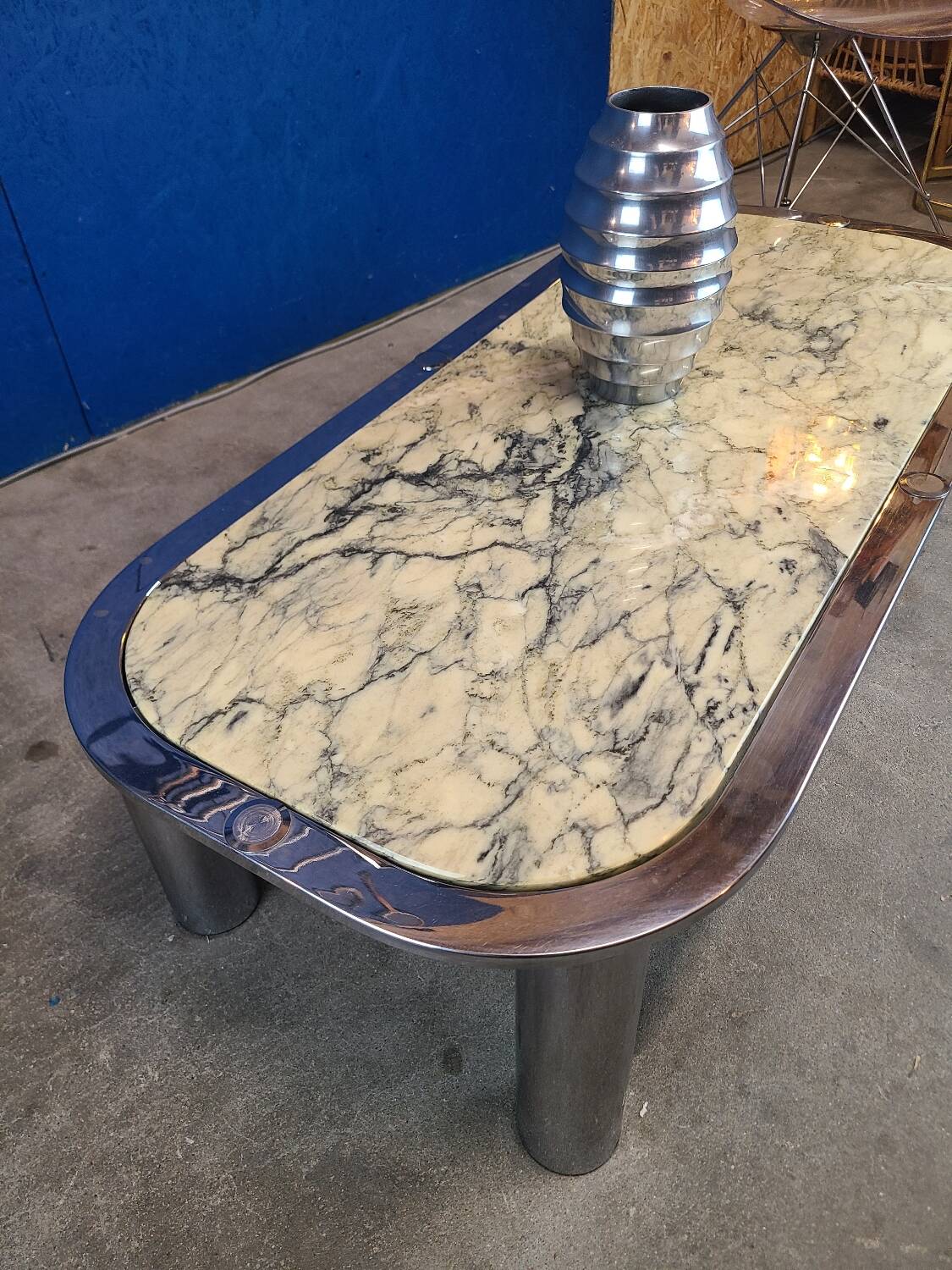 Italian design coffee table from the 70s, marble and chrome
