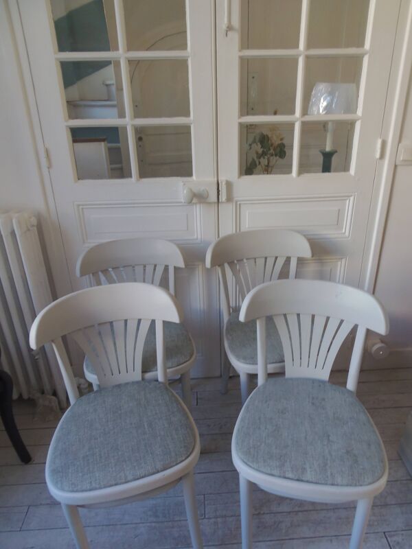 Suite de 4 chaises de bistrot vintage années 1970. Chaises en hêtre courbé
