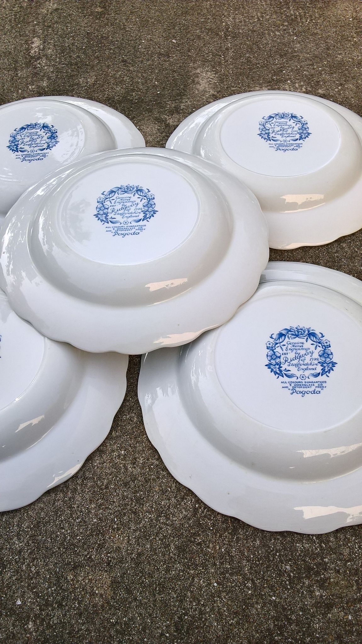 Assiettes creuses blanc et bleu Ridgway "Pagoda" Staffordshire