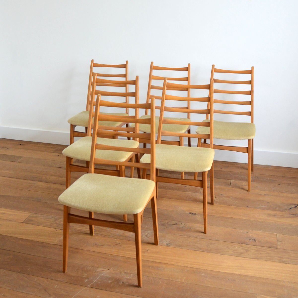 Suite of 6 vintage chairs 1960s