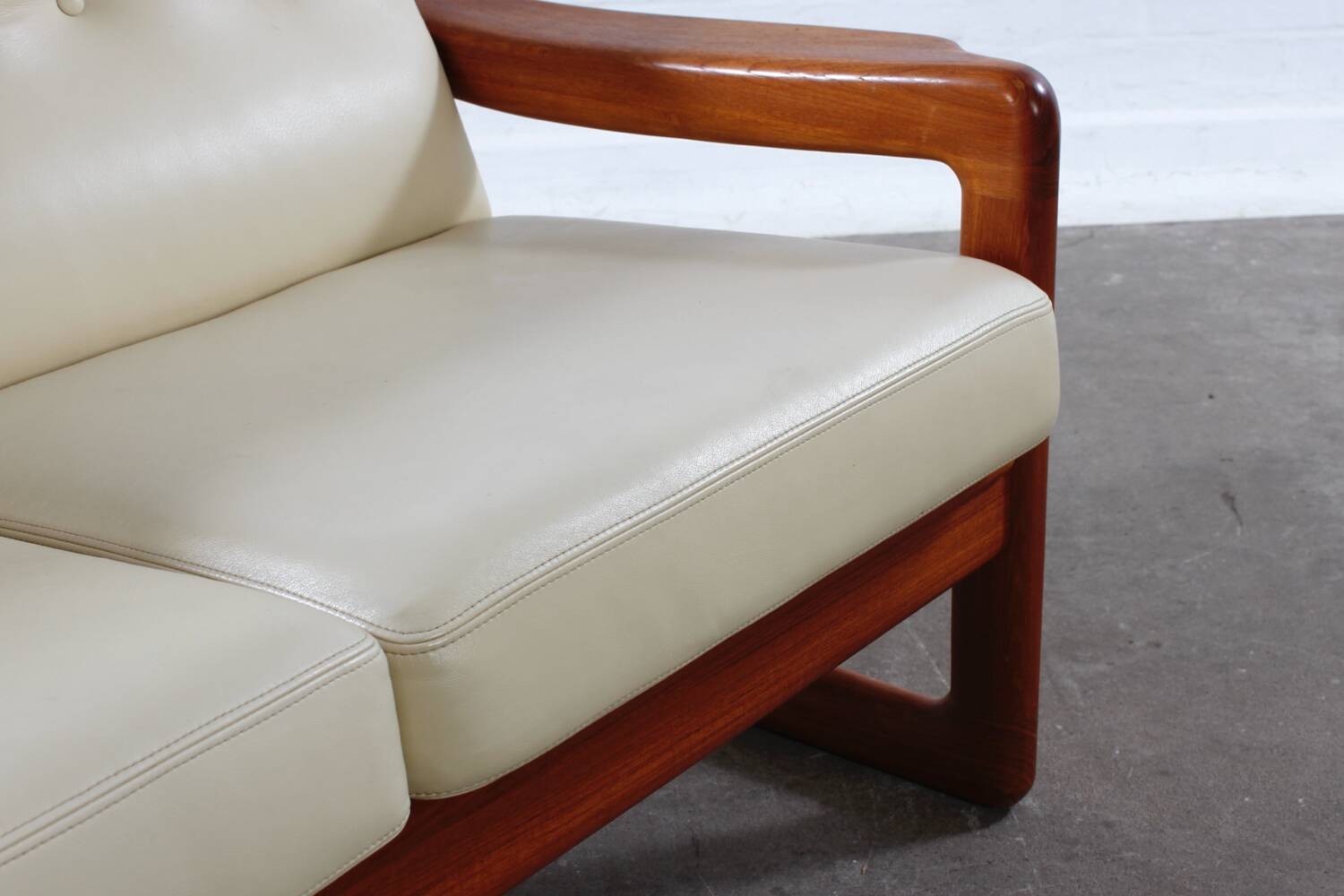 Canapé vintage 2 places Holstebro en teck, design danois du milieu du siècle