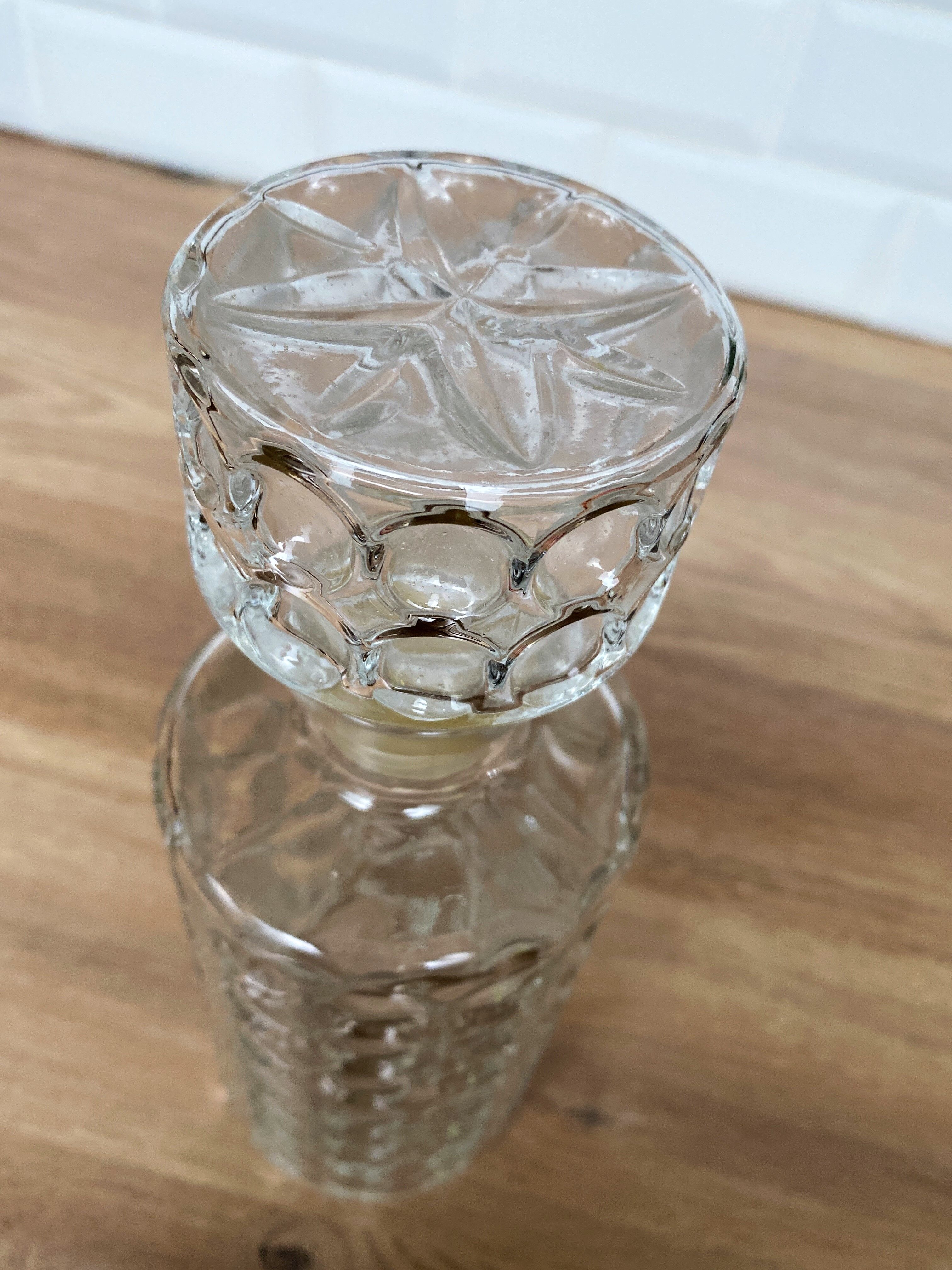 Round whisky decanter