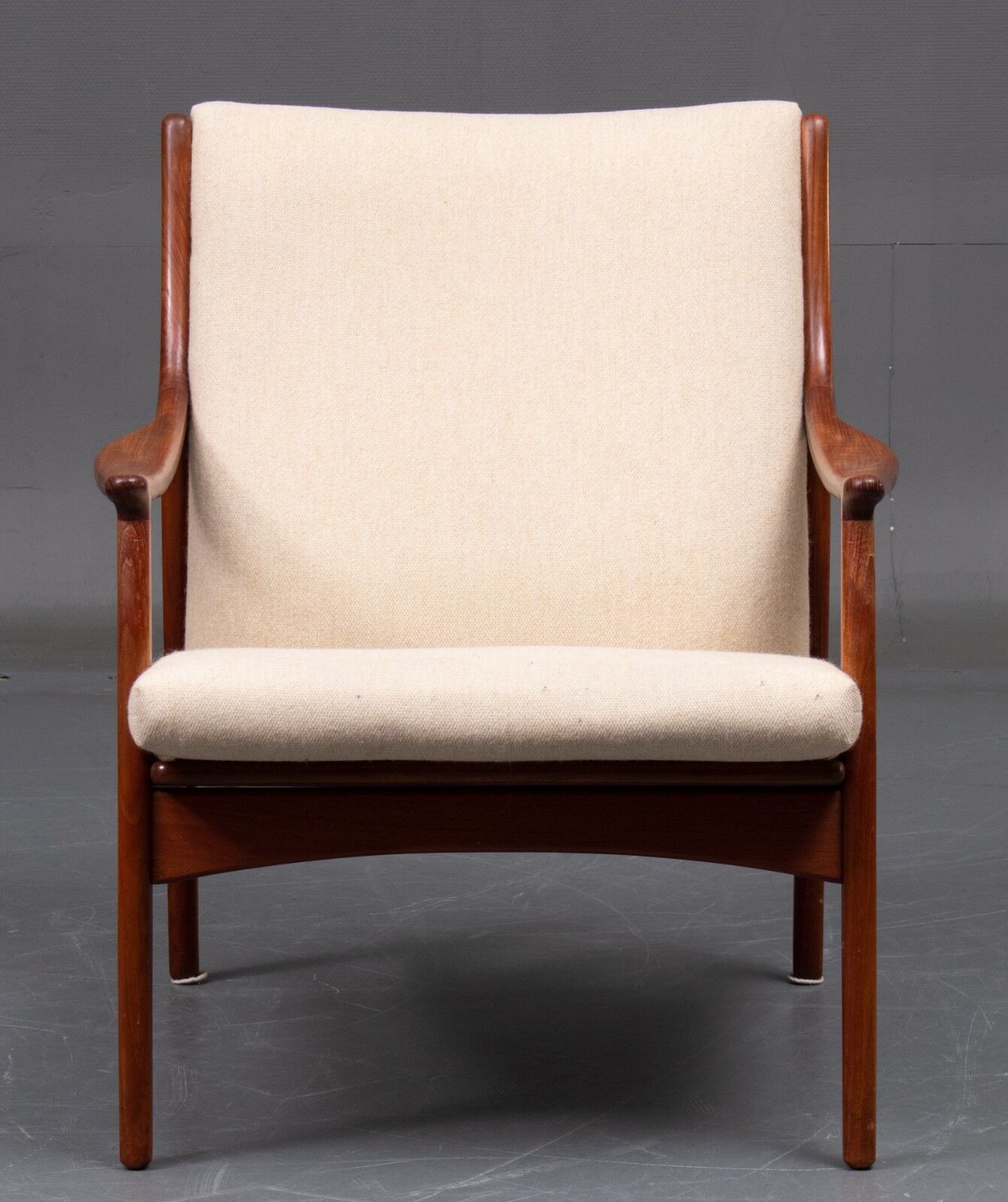 Danish furniture architect. armchair with a teak, rye and seat cushion structure