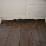 Small parisian wardrobe