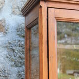 Corner store showcase