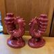 Partager paire de bougeoirs au coq pierre toulhoat faience de quimper annee