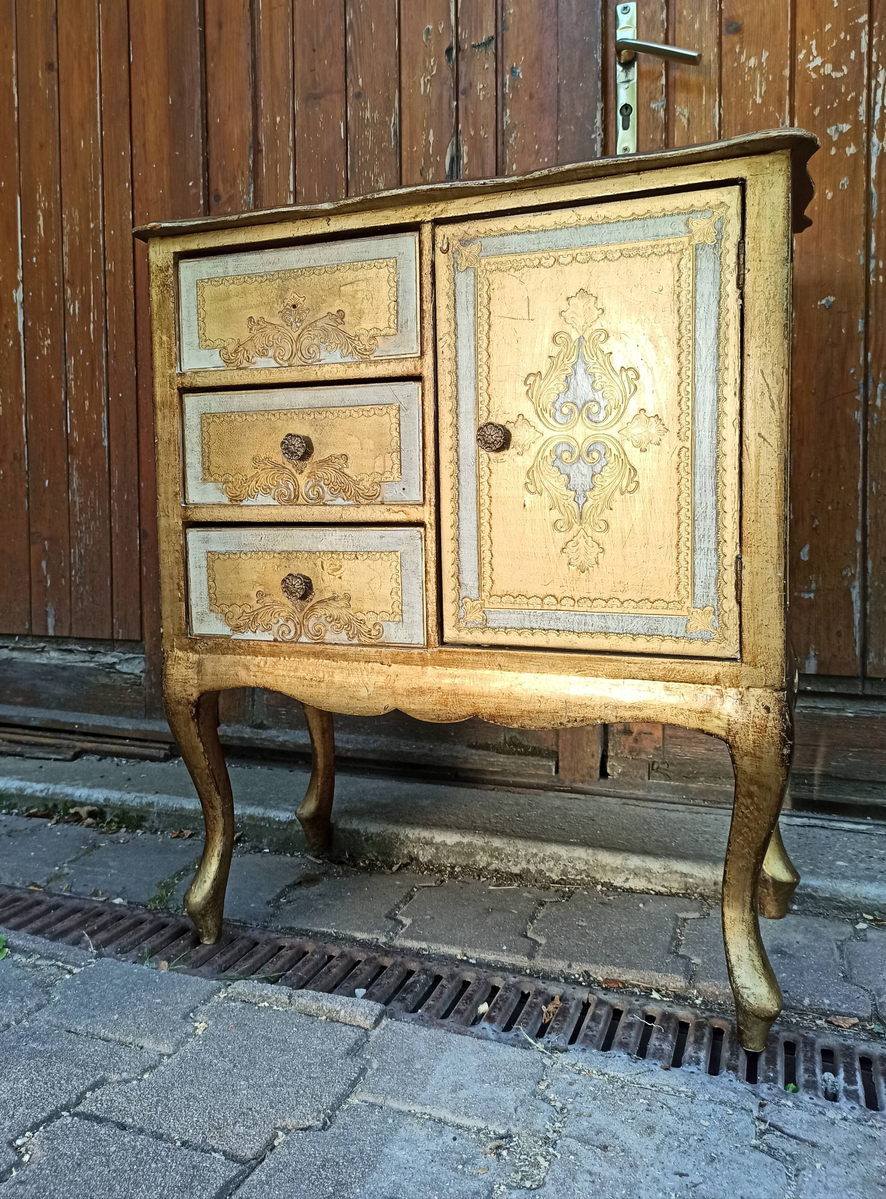 Golden Florentine chest of drawers Hollywood Regency style 60s