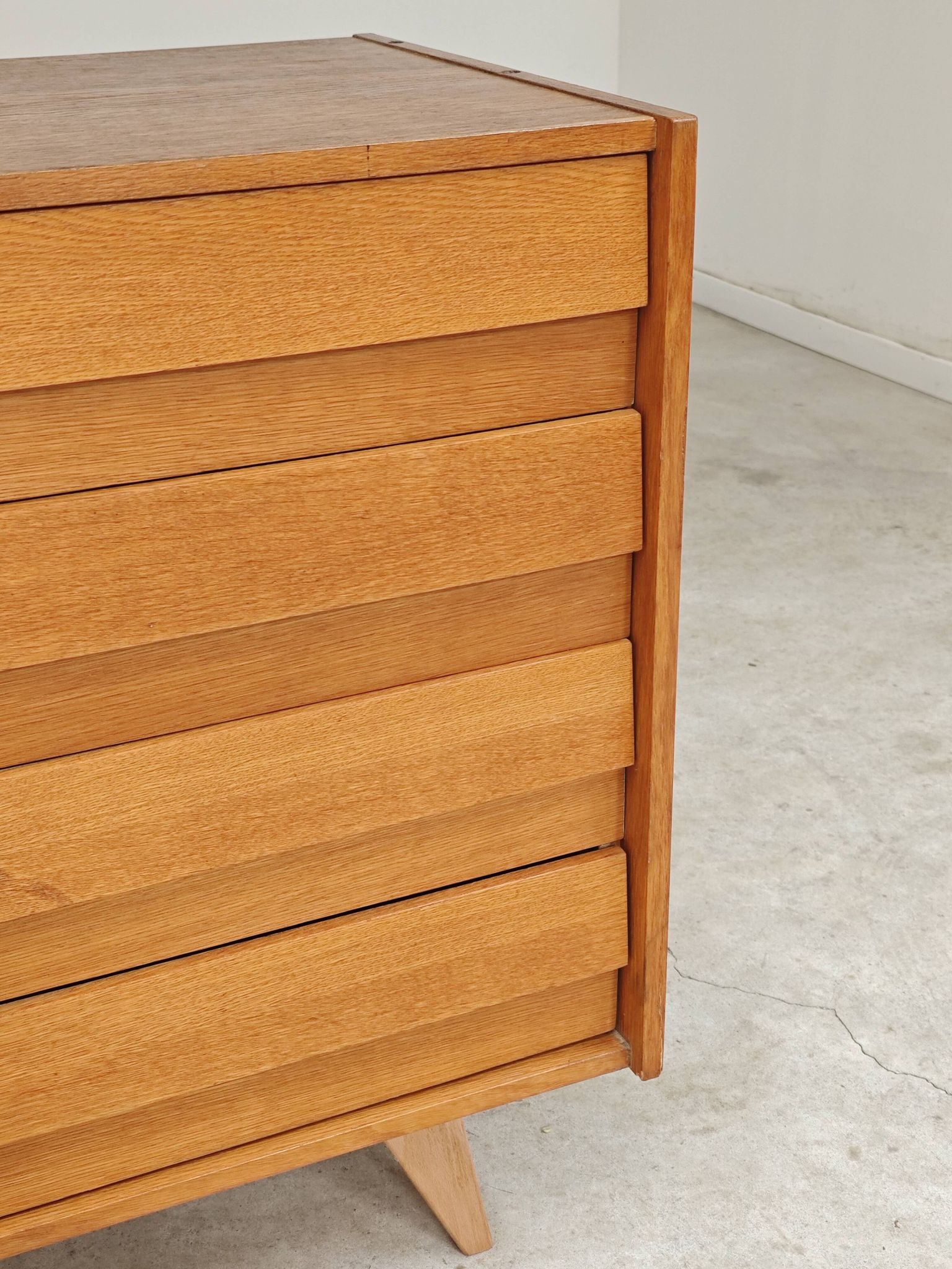 Buffet U 458 chêne clair Jiri Jiroutek pour Interier Praha 1960