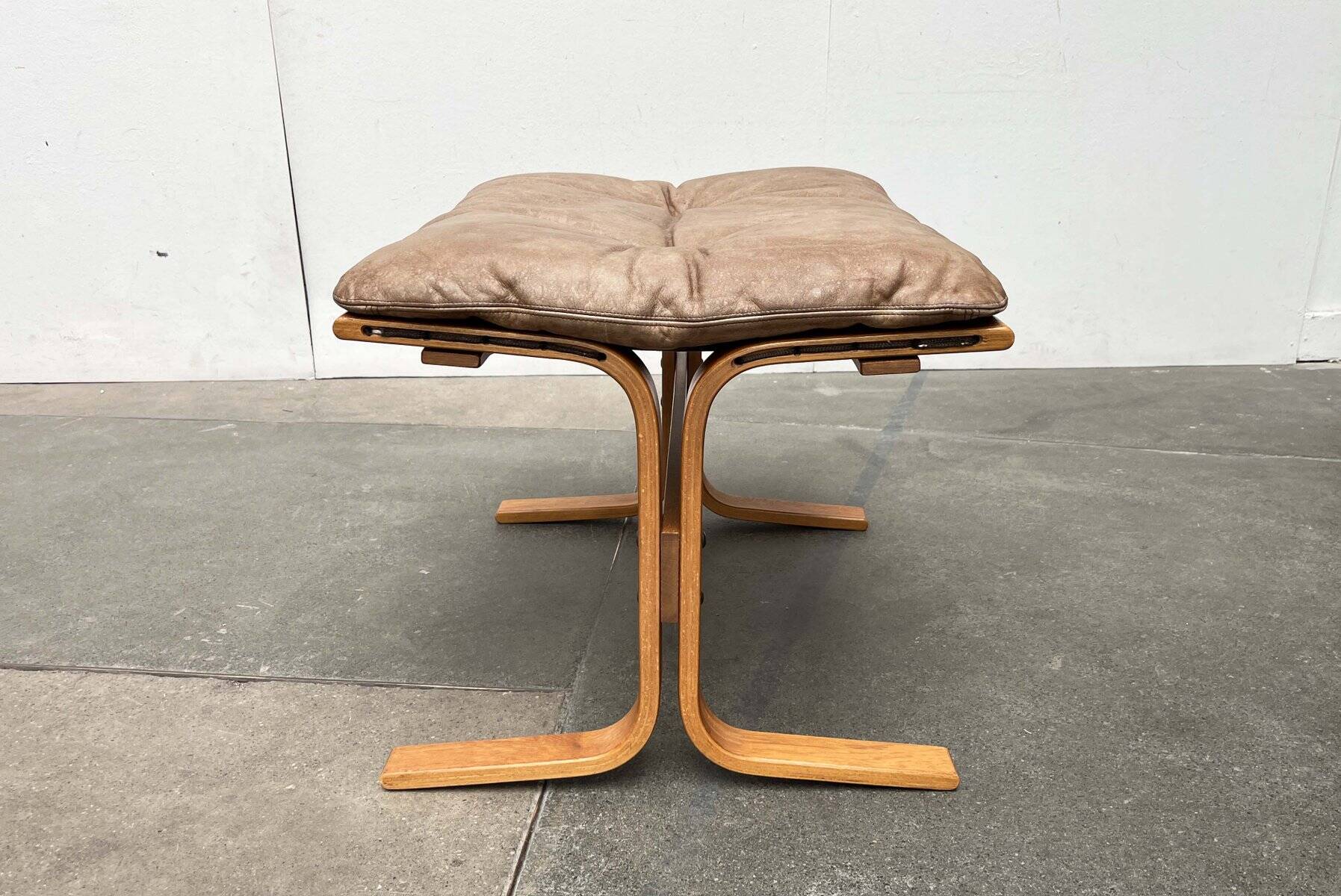 Modern Mid-Century Norwegian Siesta Pouf in Leather by Ingmar Relling for Westnofa, 1960s