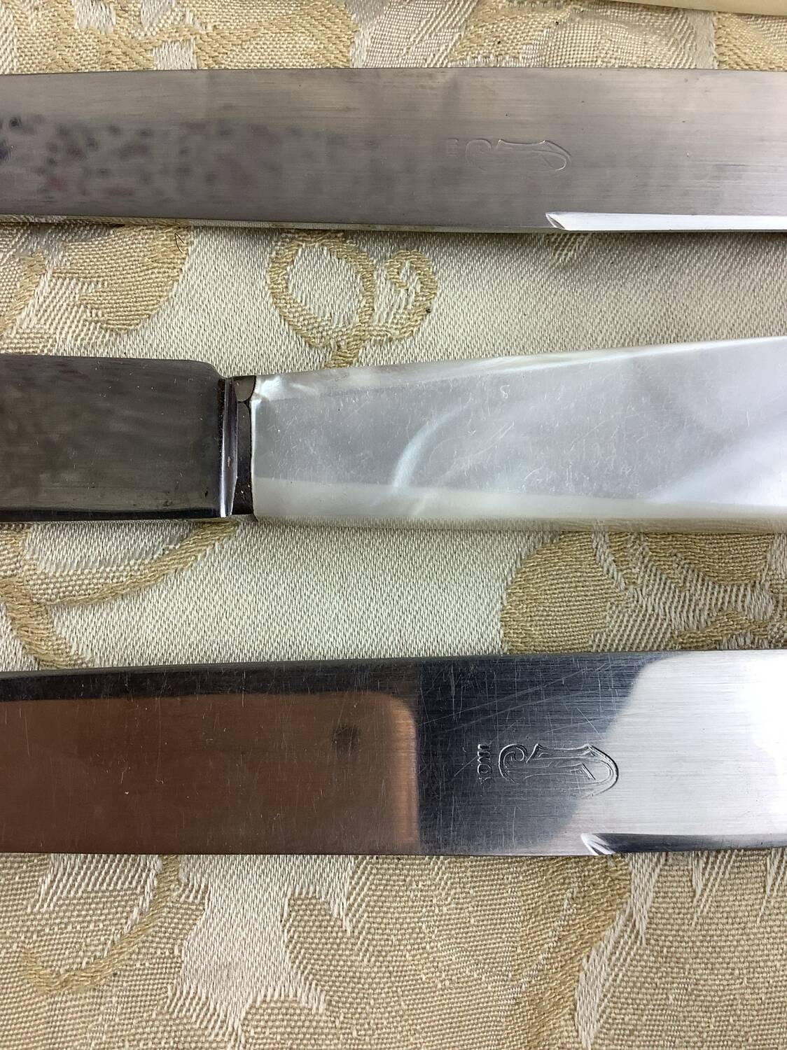 Box of 12 vintage knives