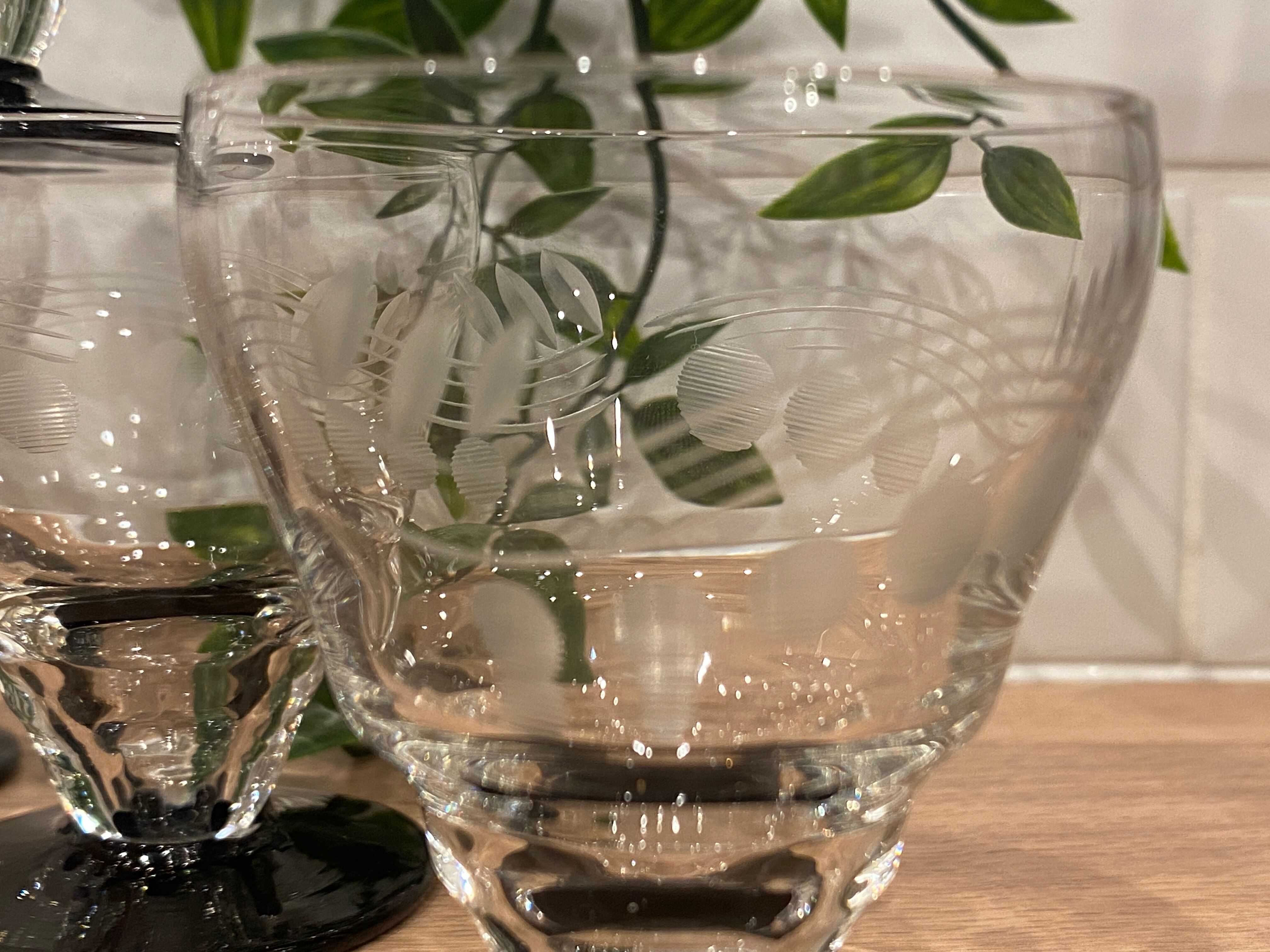 Set of 8 retro wine glasses in engraved glass