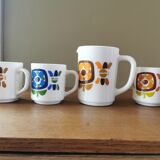 Set of 3 cups and a vintage Mobil pourer