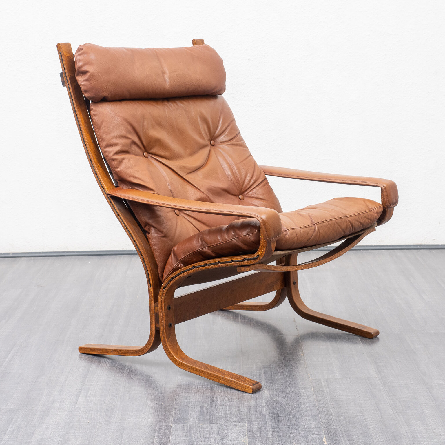 Fauteuil scandinave, cuir et bois