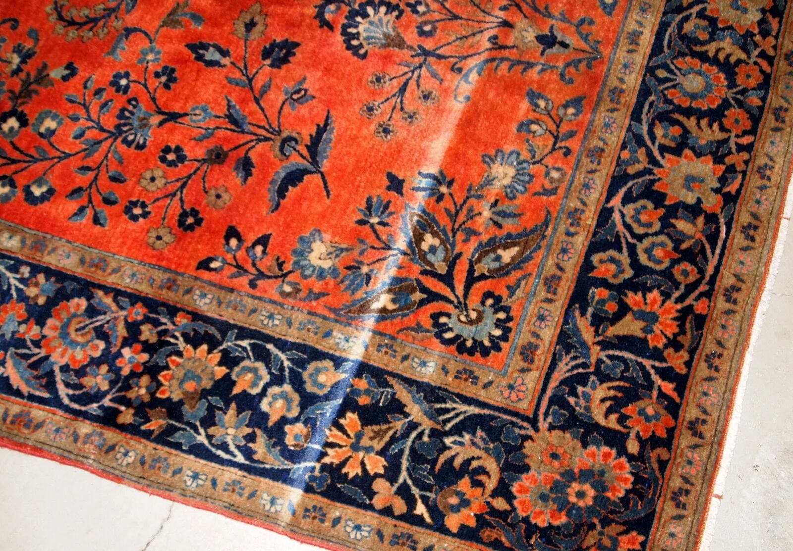 Handmade antique Persian Sarouk rug 4' x 6.4' (122cm x 195cm) 1920s - 1B785