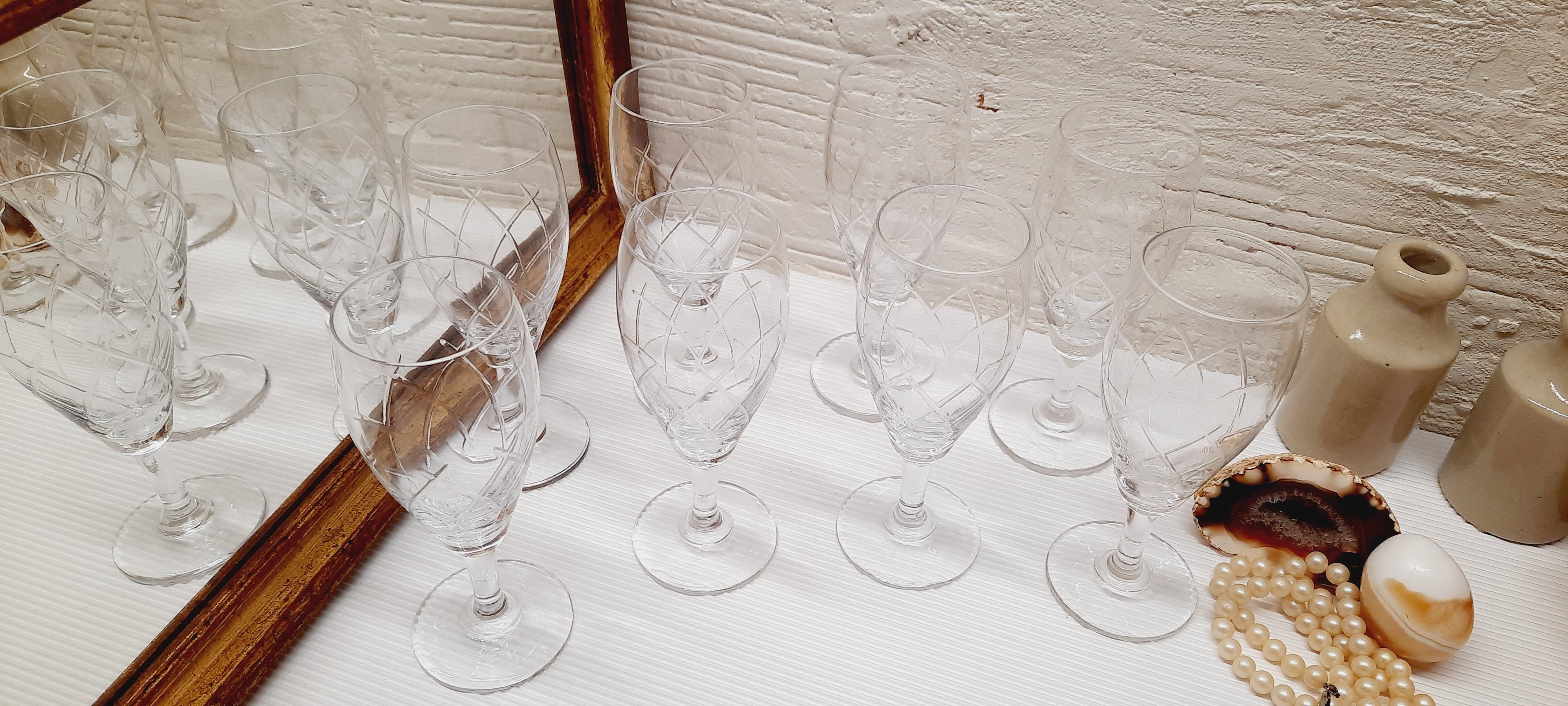 Set 8 glasses champagne glass chiseled