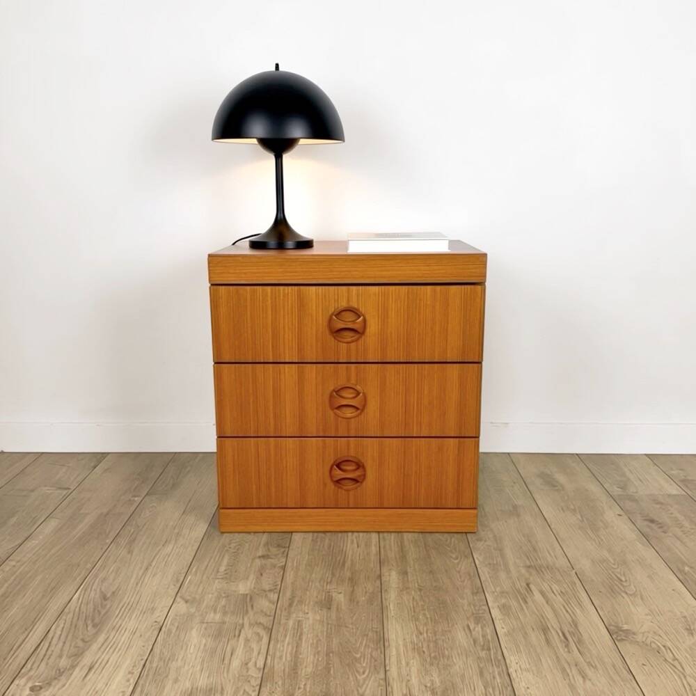Danish teak veneer chest of drawers from the 1970s.