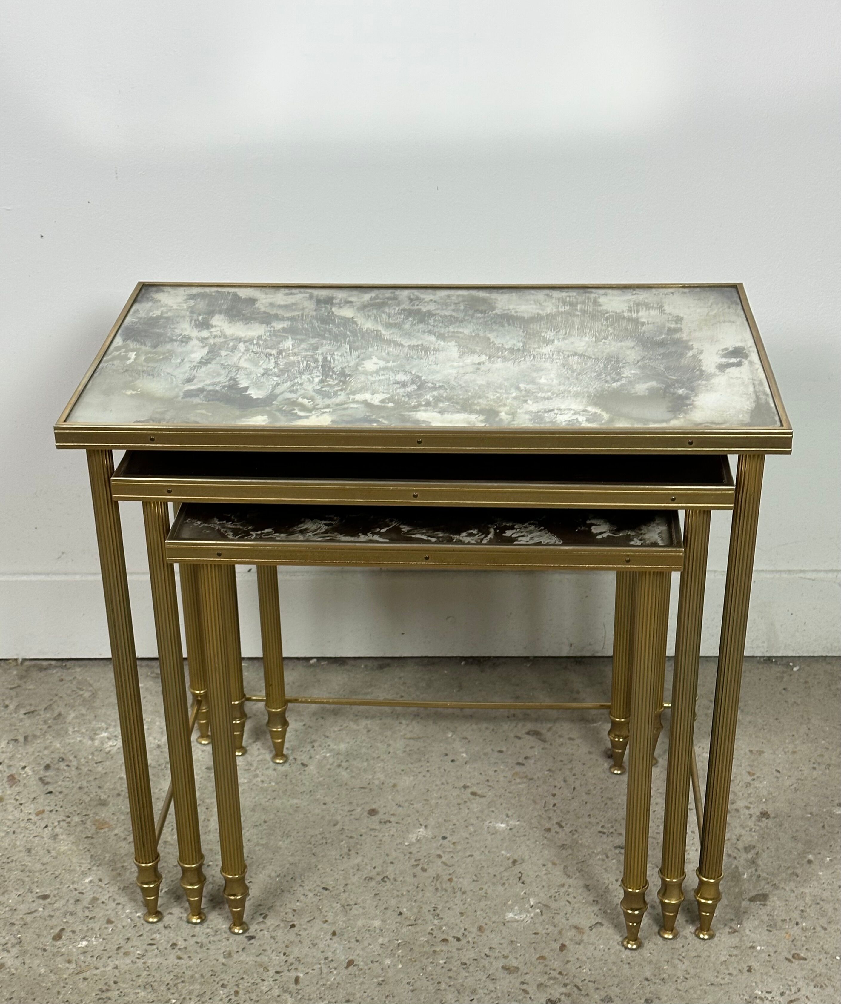Vintage 70'S nesting table in moiré glass and brass