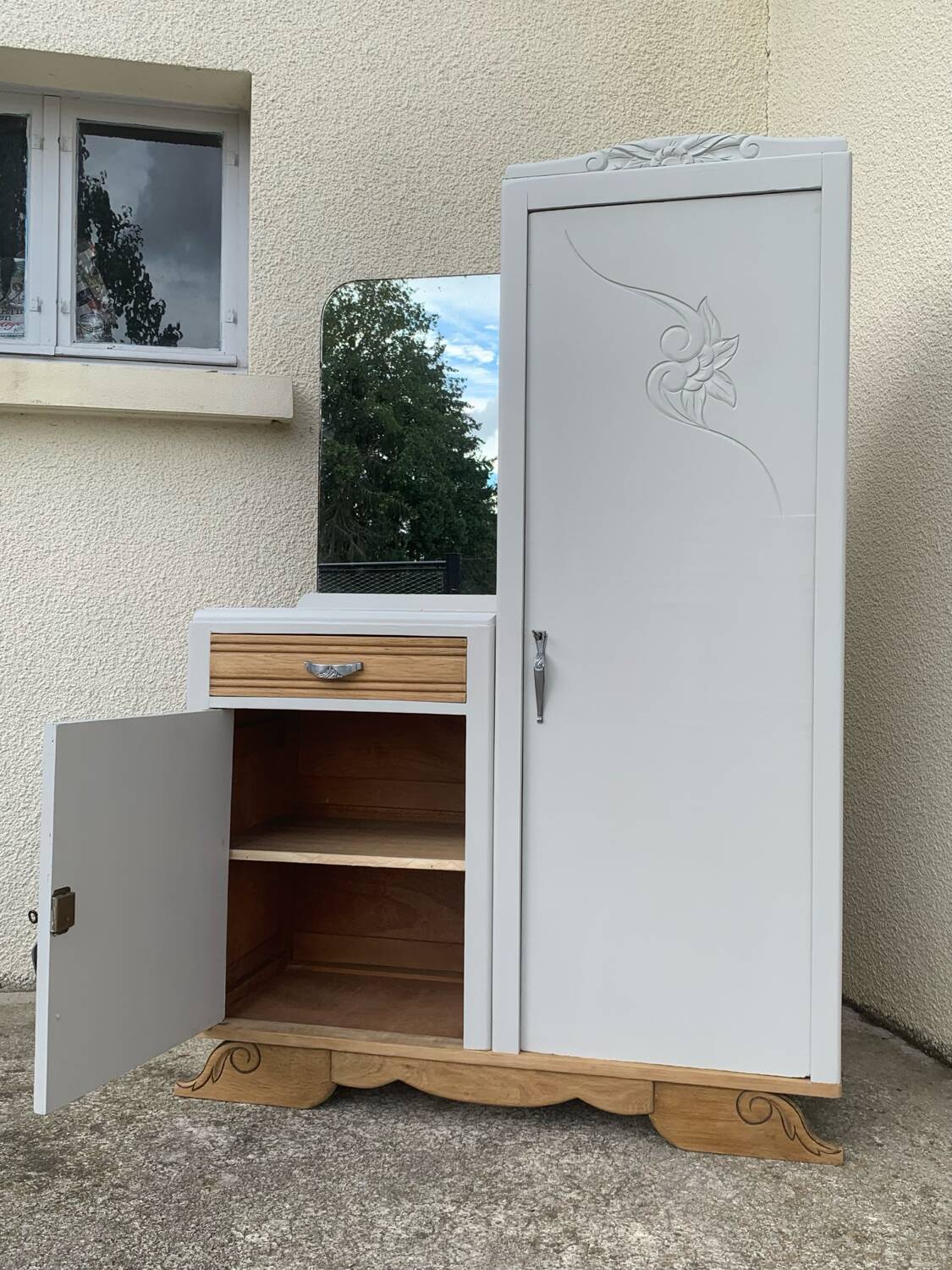 Asymmetrical Parisian Art Deco wardrobe 1930