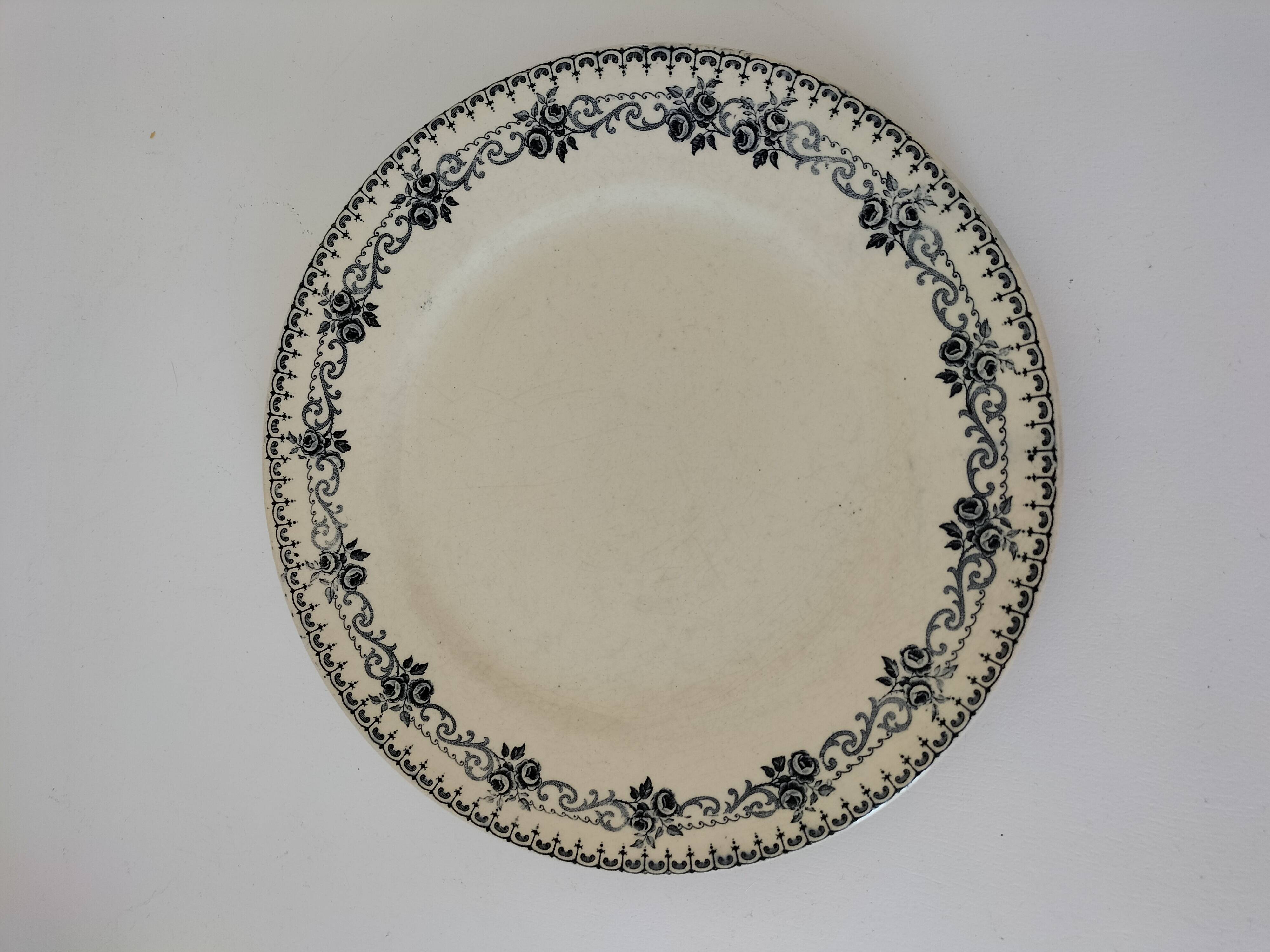 Plate from the H. Boulenger & Cie Choisy-le-Roi Parmentier model