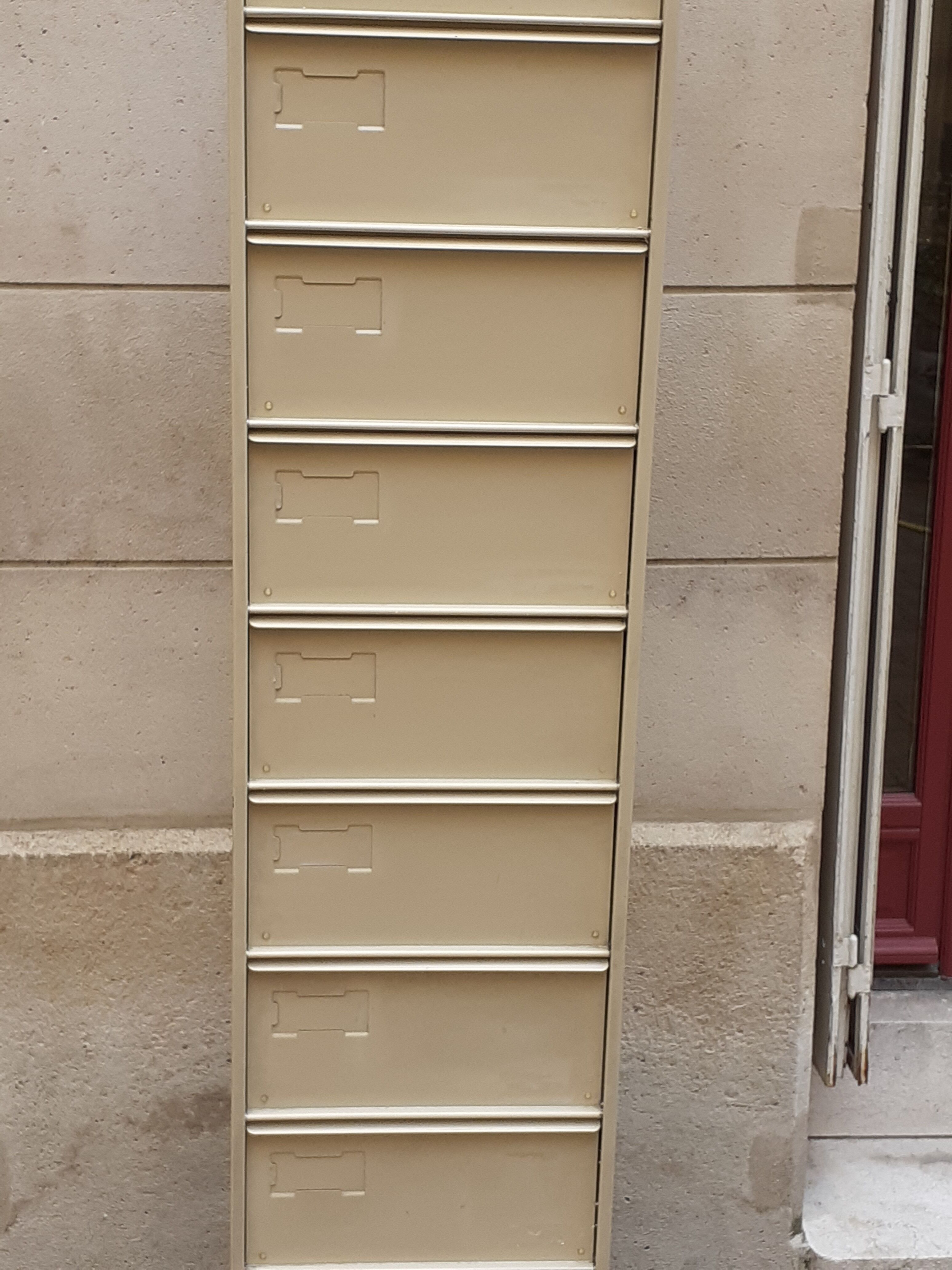 Metal locker 10 valves