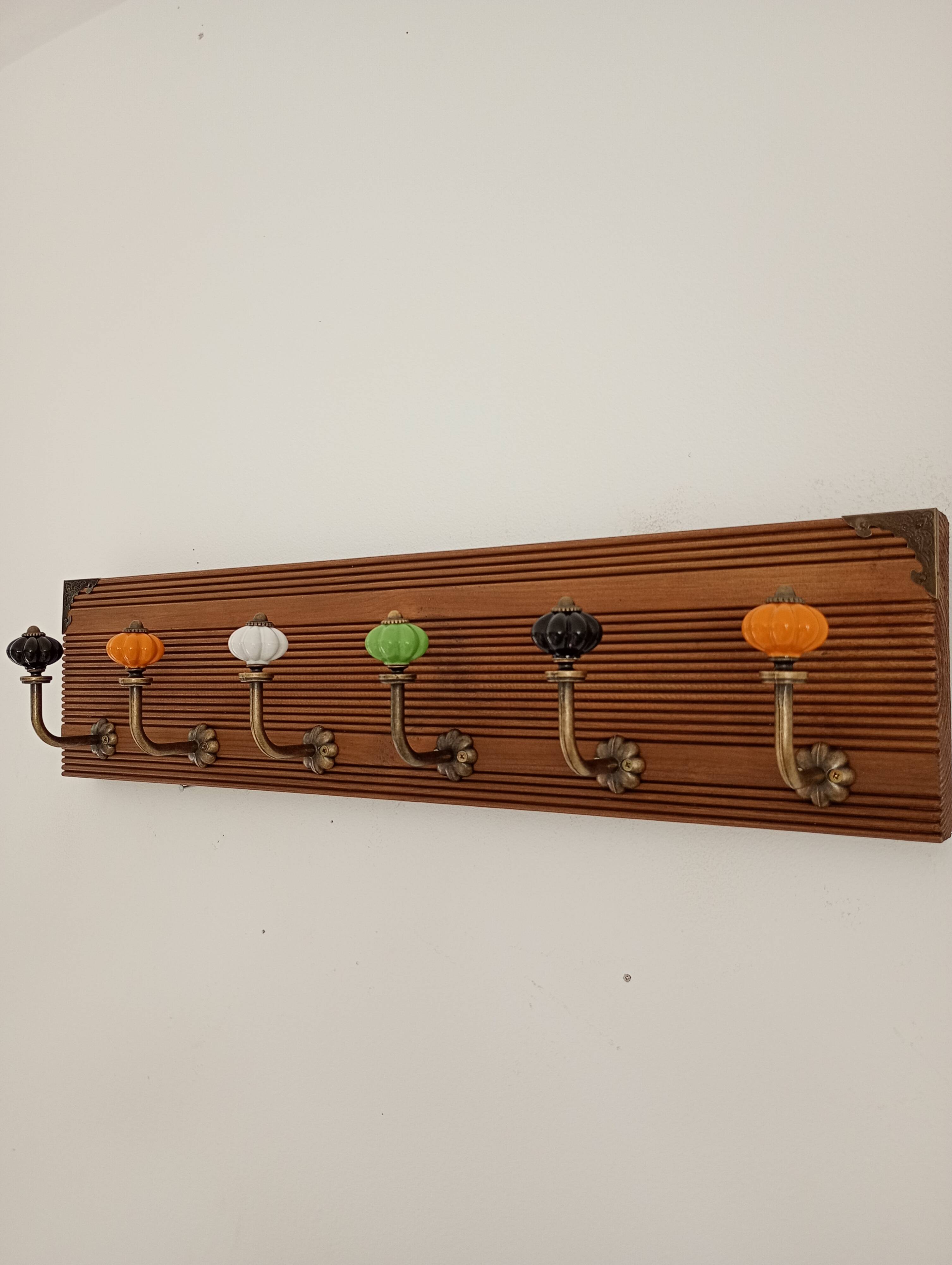 Vintage wall coat rack 60 cm – 6 metal hooks and ceramic knobs