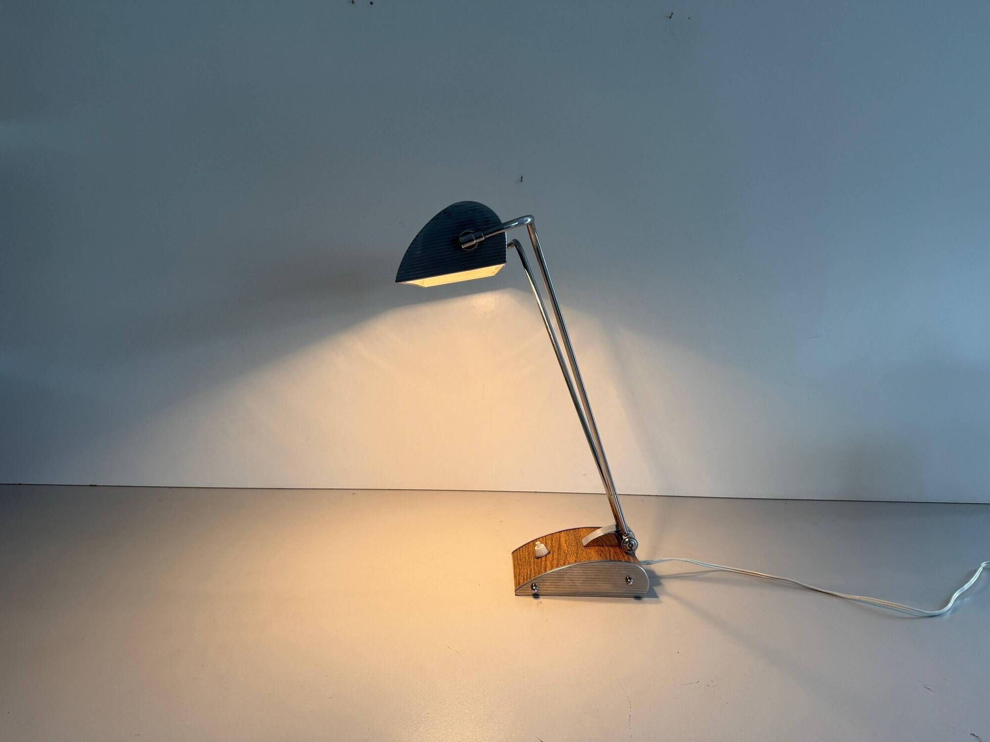 Large metal desk lamp with Wood Design texture by Eileen Gray, 1950s, France.