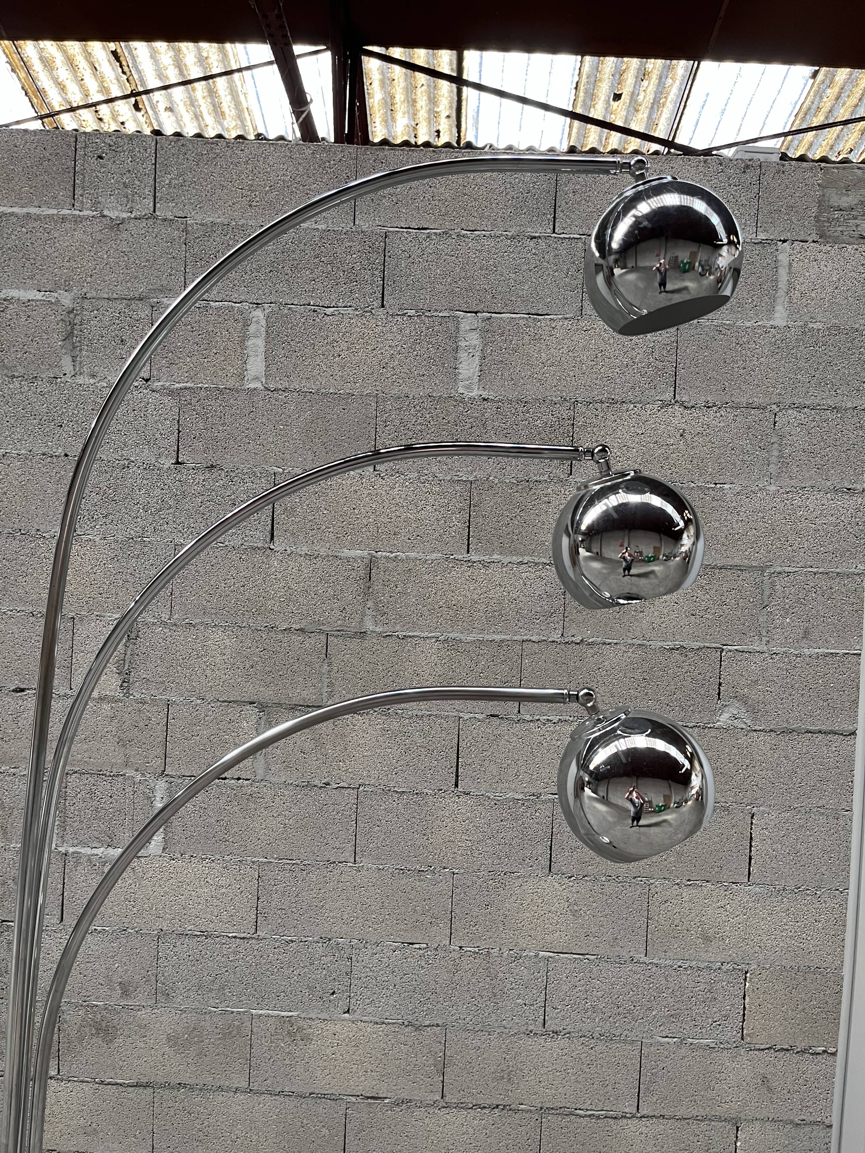 Lily of the valley floor lamp 1970 design Goffredo Reggiani