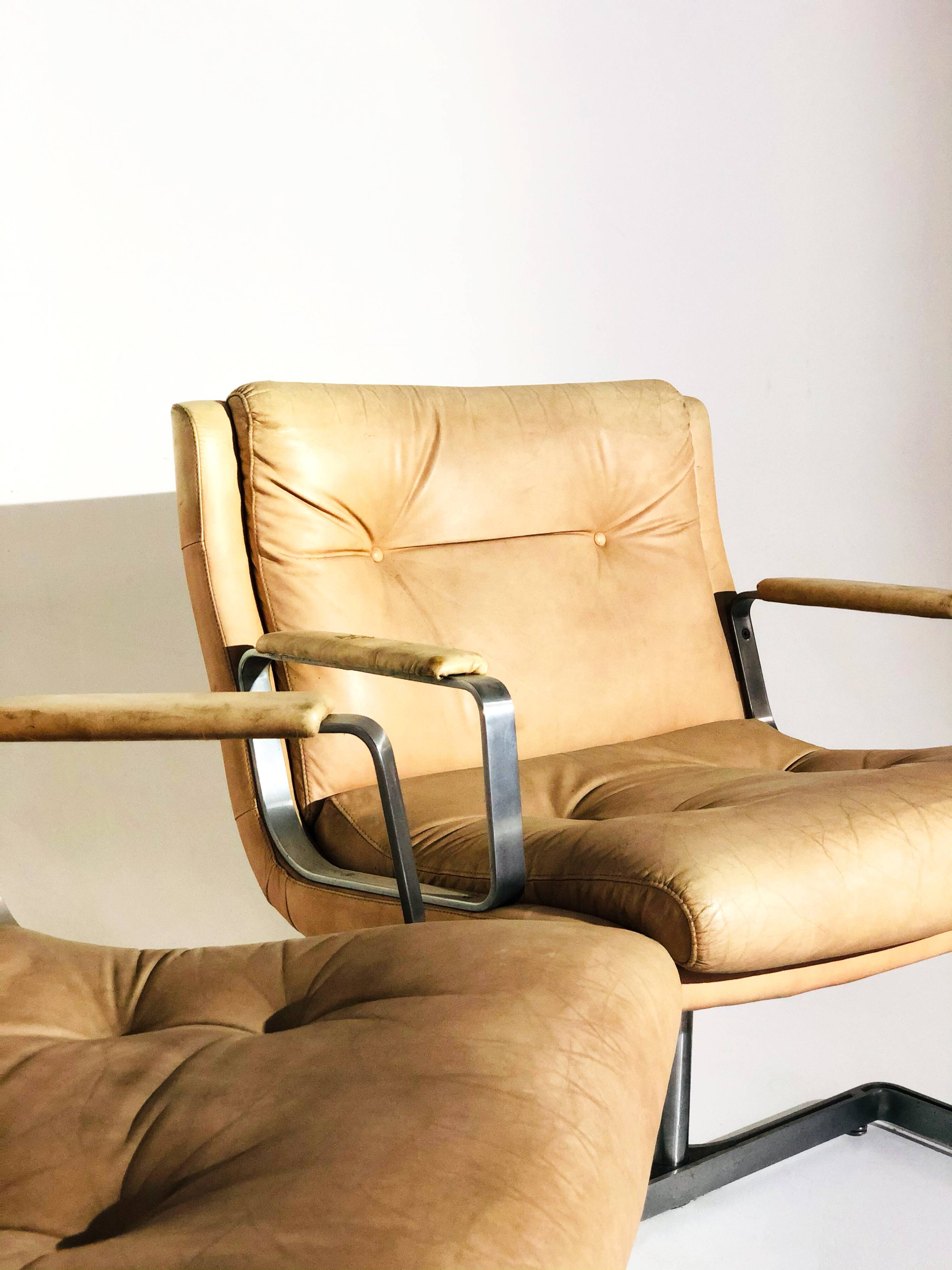 Paire de fauteuils Raphael Raffell cuir sable