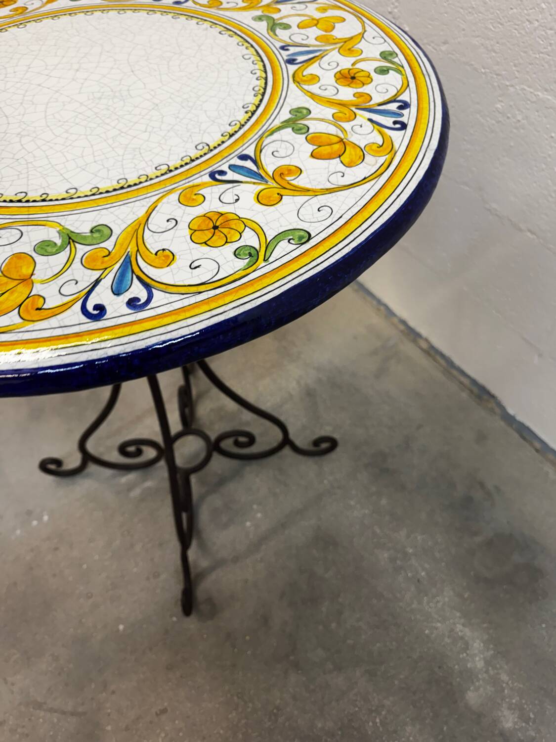 Outdoor table signed Grandi Maioliche Ficola hand-painted Italy