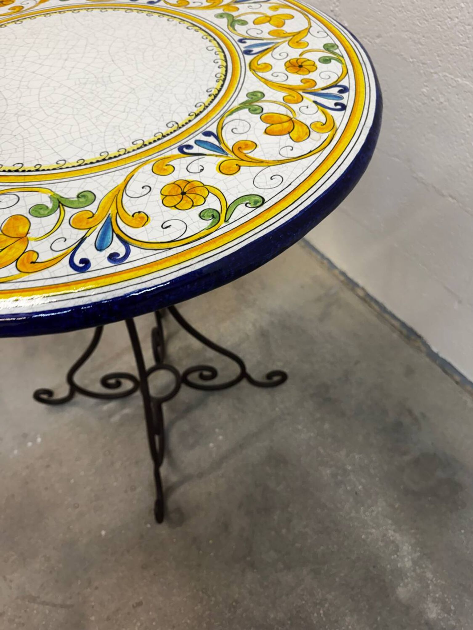 Outdoor table signed Grandi Maioliche Ficola hand-painted Italy
