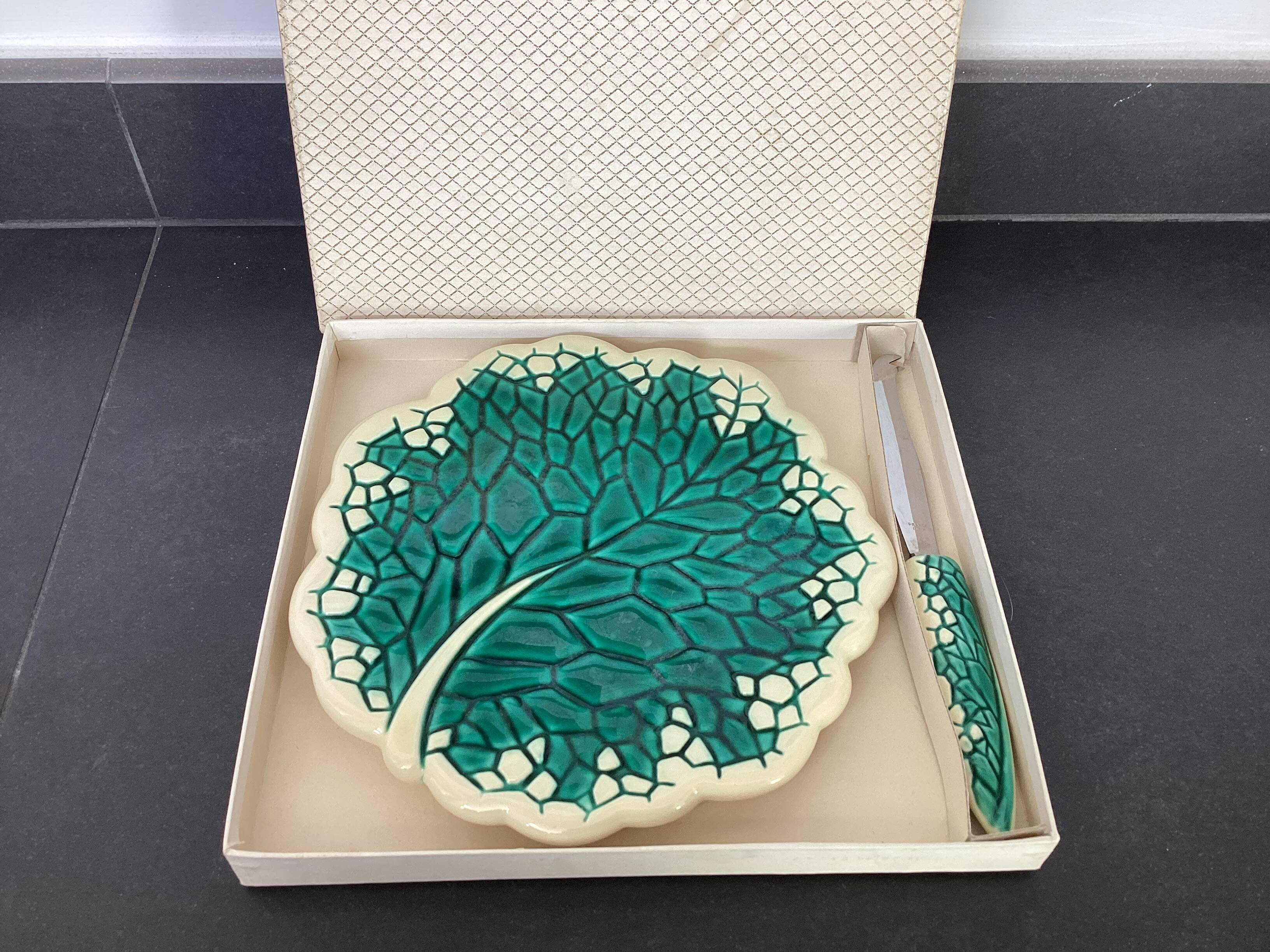 Plateau à fromage Verceram décor feuille, années 50