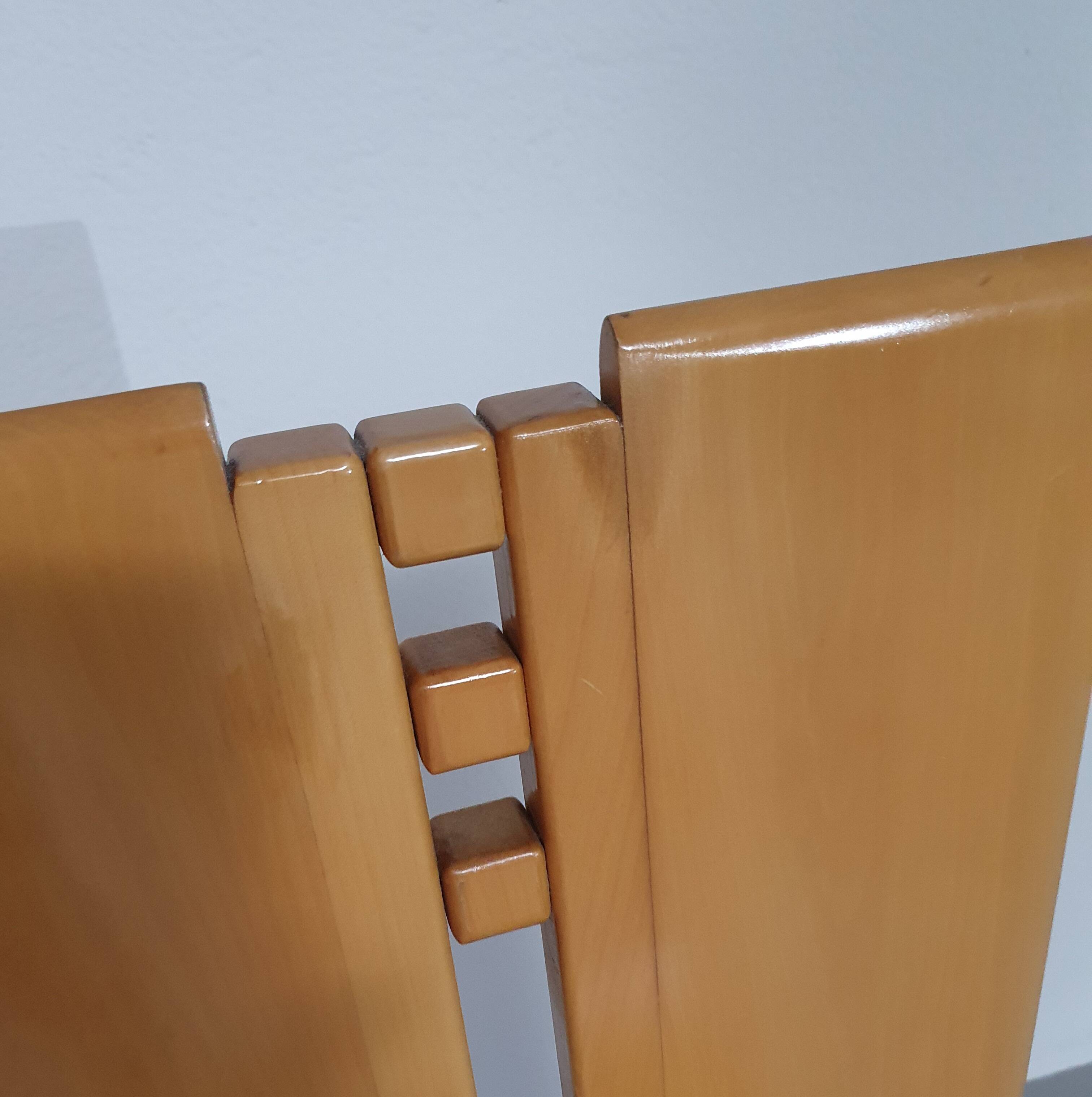 Mycene chair by Ferdinando Meccani for Meccani Arredamenti, 1978. Cherry chair. Dimensions 43.5 x 44