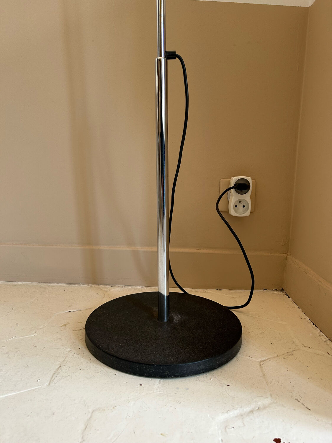 Vintage adjustable floor lamp, chrome and black, Gismondi for Artemide, Italy 1980