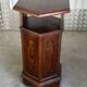 Meuble d’appoint hexagonal en bois d’acajou– XXe siècle