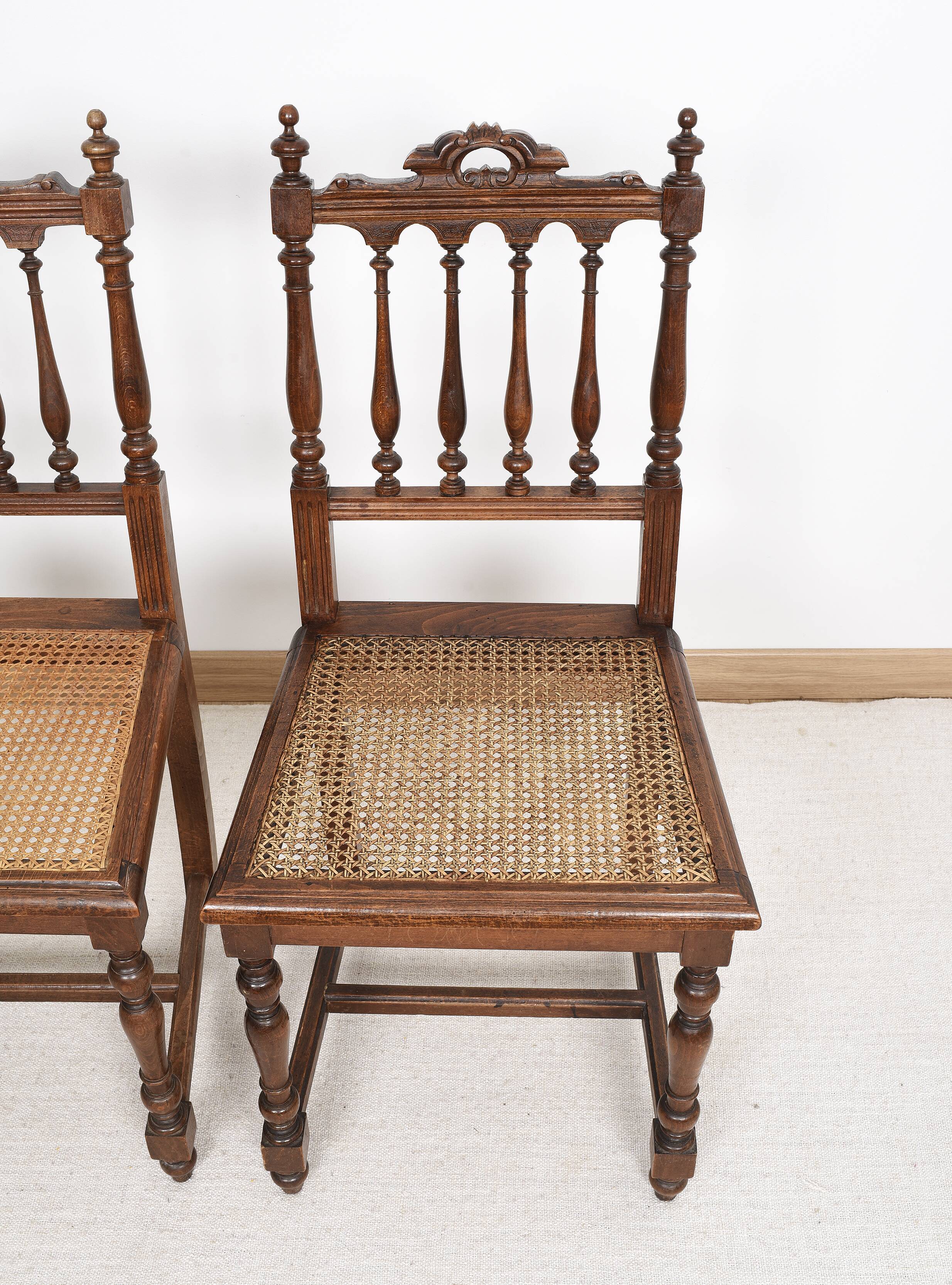 Chaises cannées, style Louis XIII