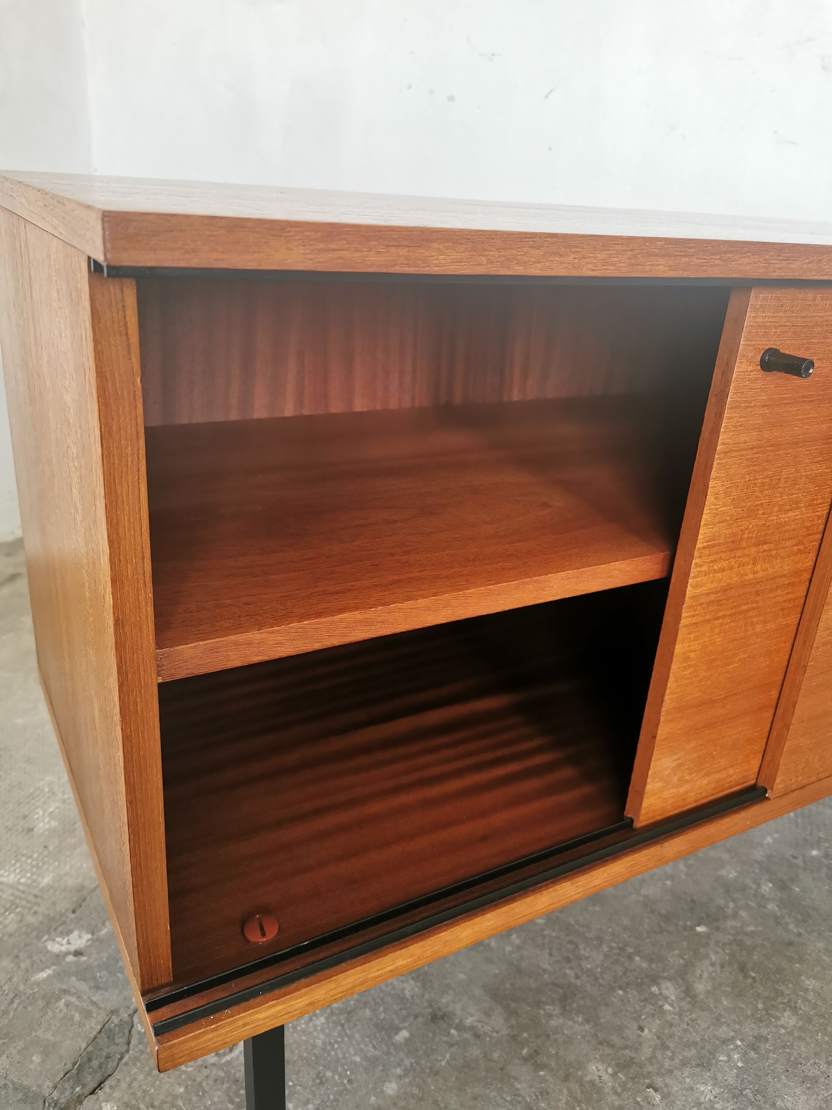 Buffet portes coulissantes en teck de Gunther Renkel pour Rego